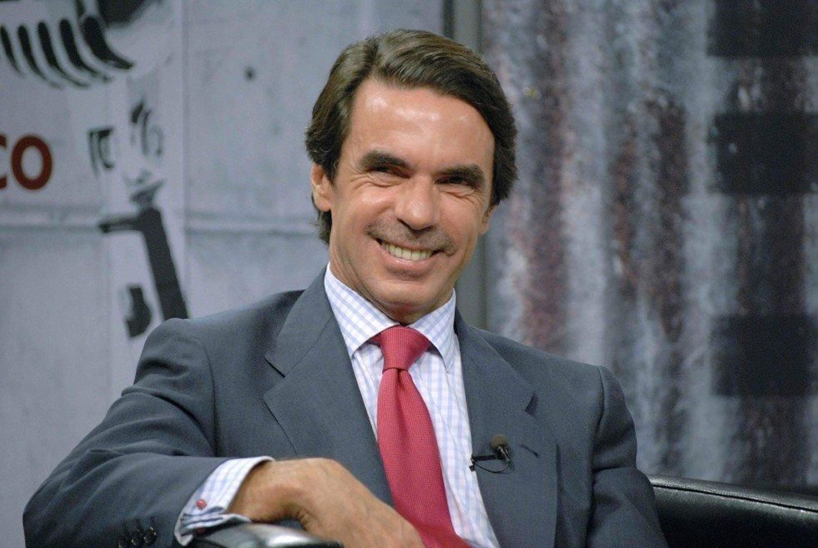 José María Aznar cuestionó la política del Gobierno sobre Cataluña.