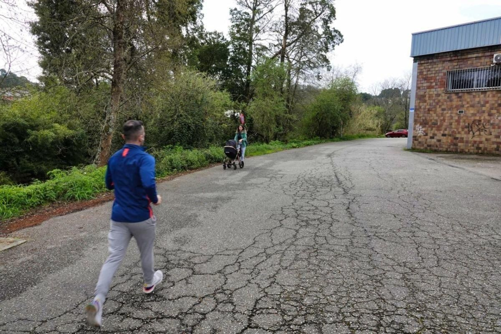 El tramo del Lagares en el entorno del polígono de Miraflores, aún sin paseo.