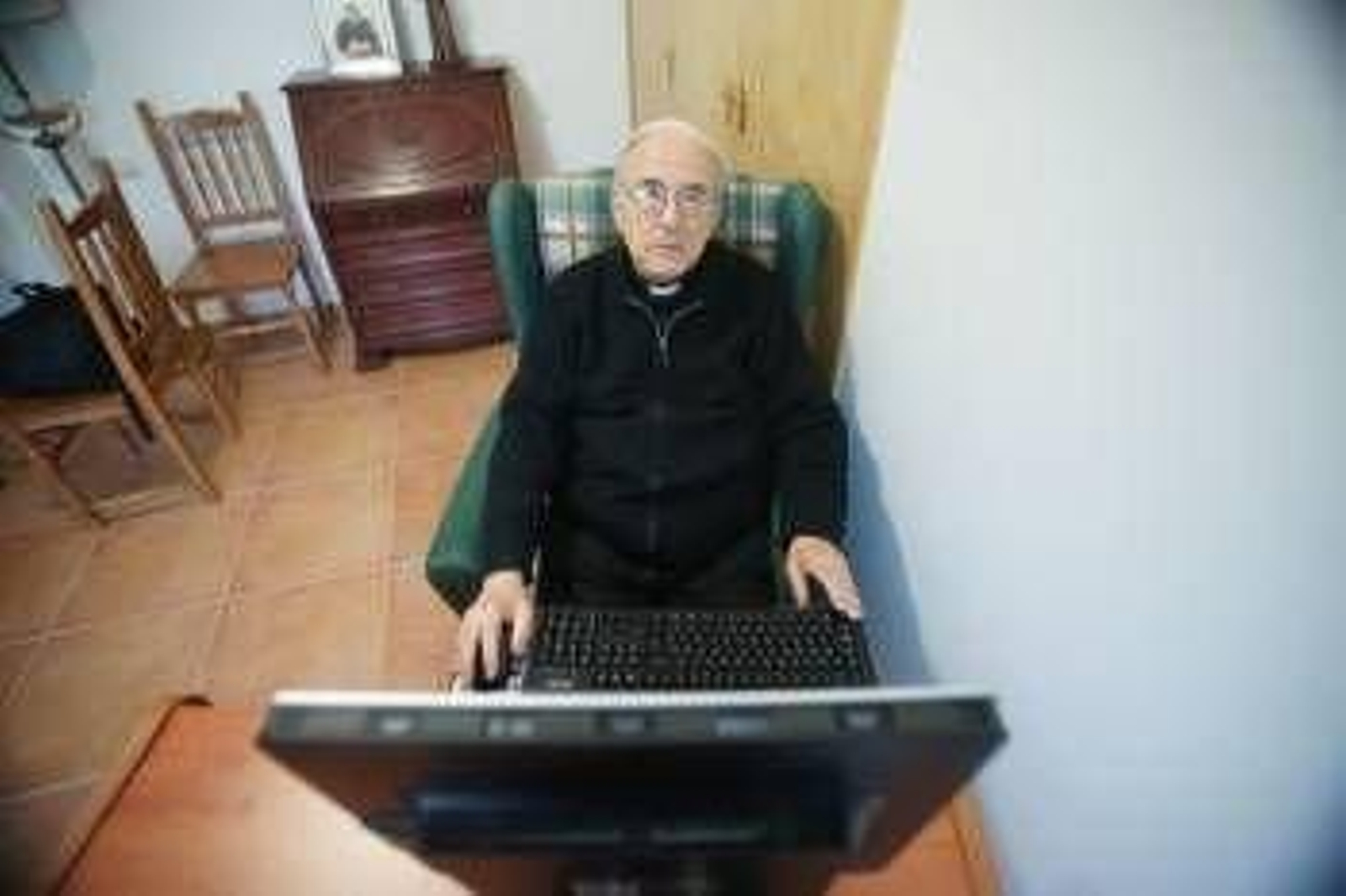 Francisco Javier Oliveira Chao con su ordenador.