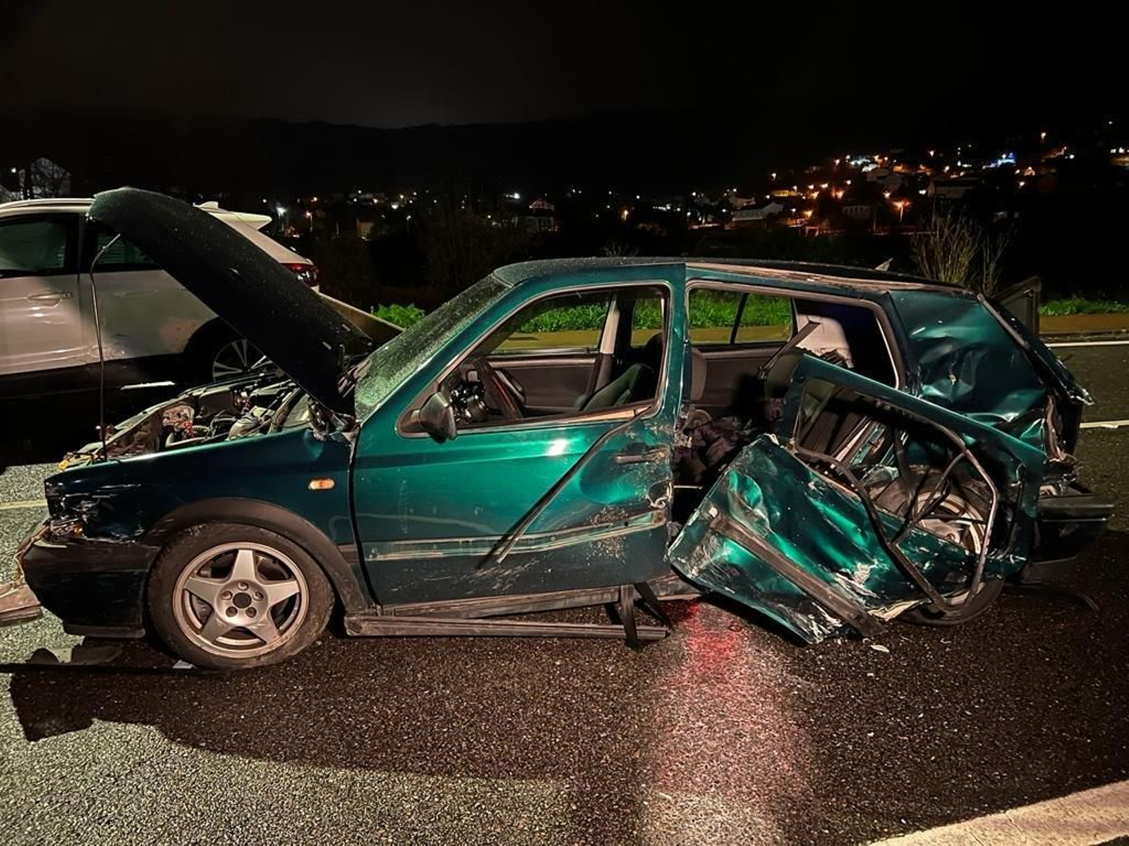 Los dos menores fallecidos iban sentados en la parte de atrás del coche. // Alberte
