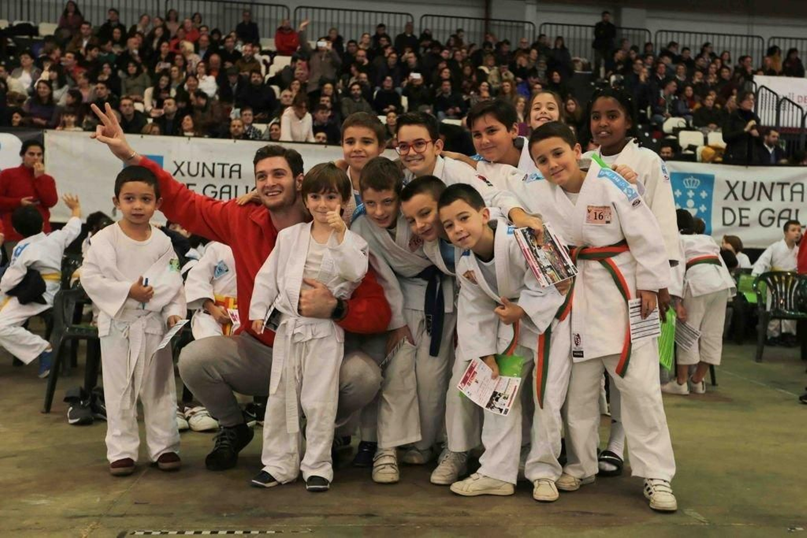Nikoloz Sherazadishvili saluda en la fiesta del judo infantil de diciembre de 2018 en el Ifevi.