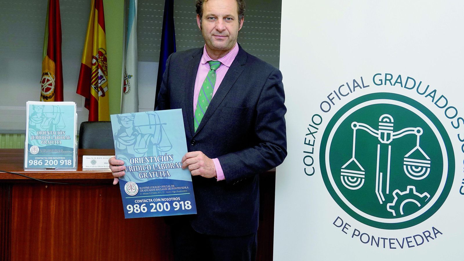 Raúl Gómez en la sede del Colegio en Vigo - copia