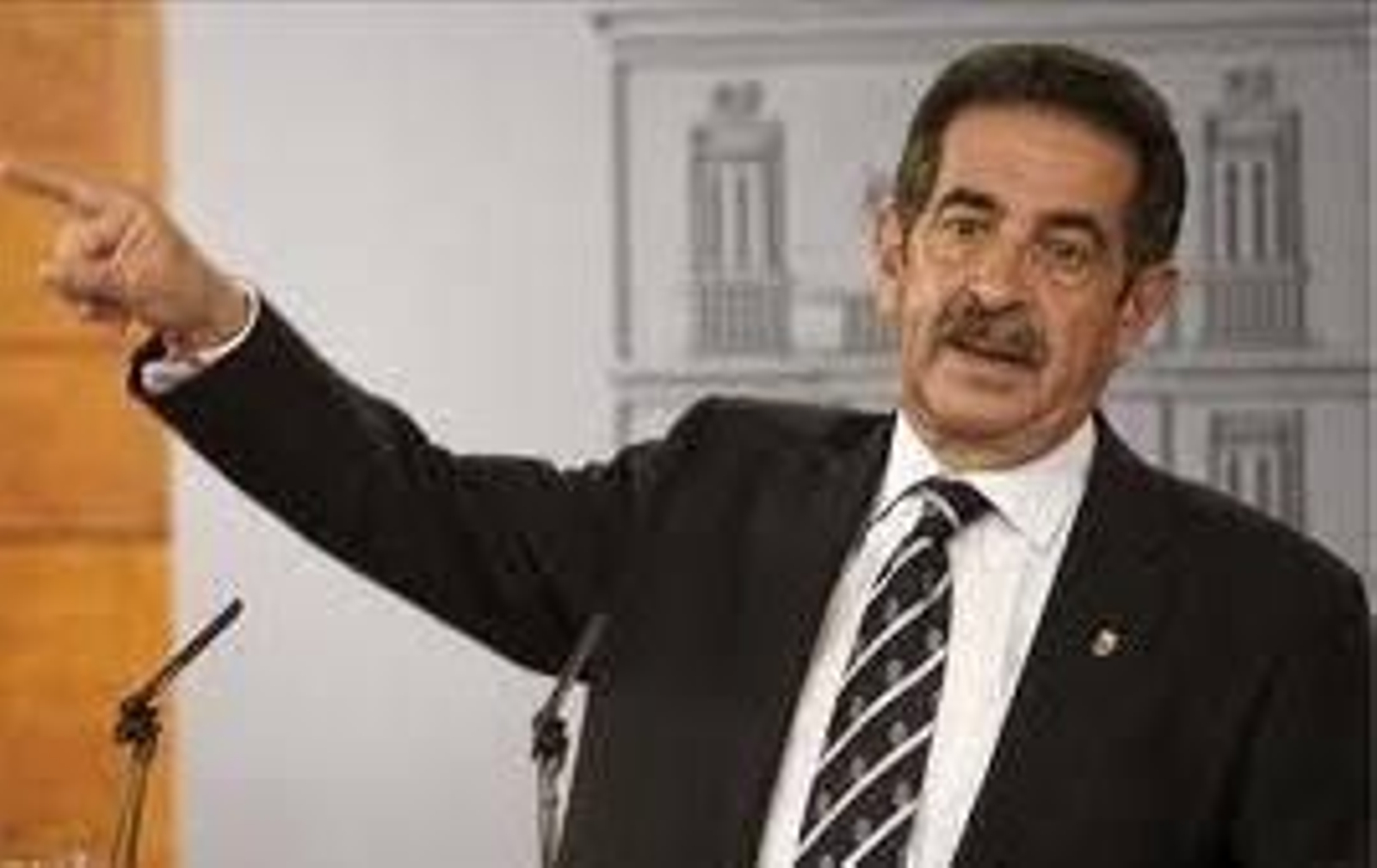 Miguel Ángel Revilla.