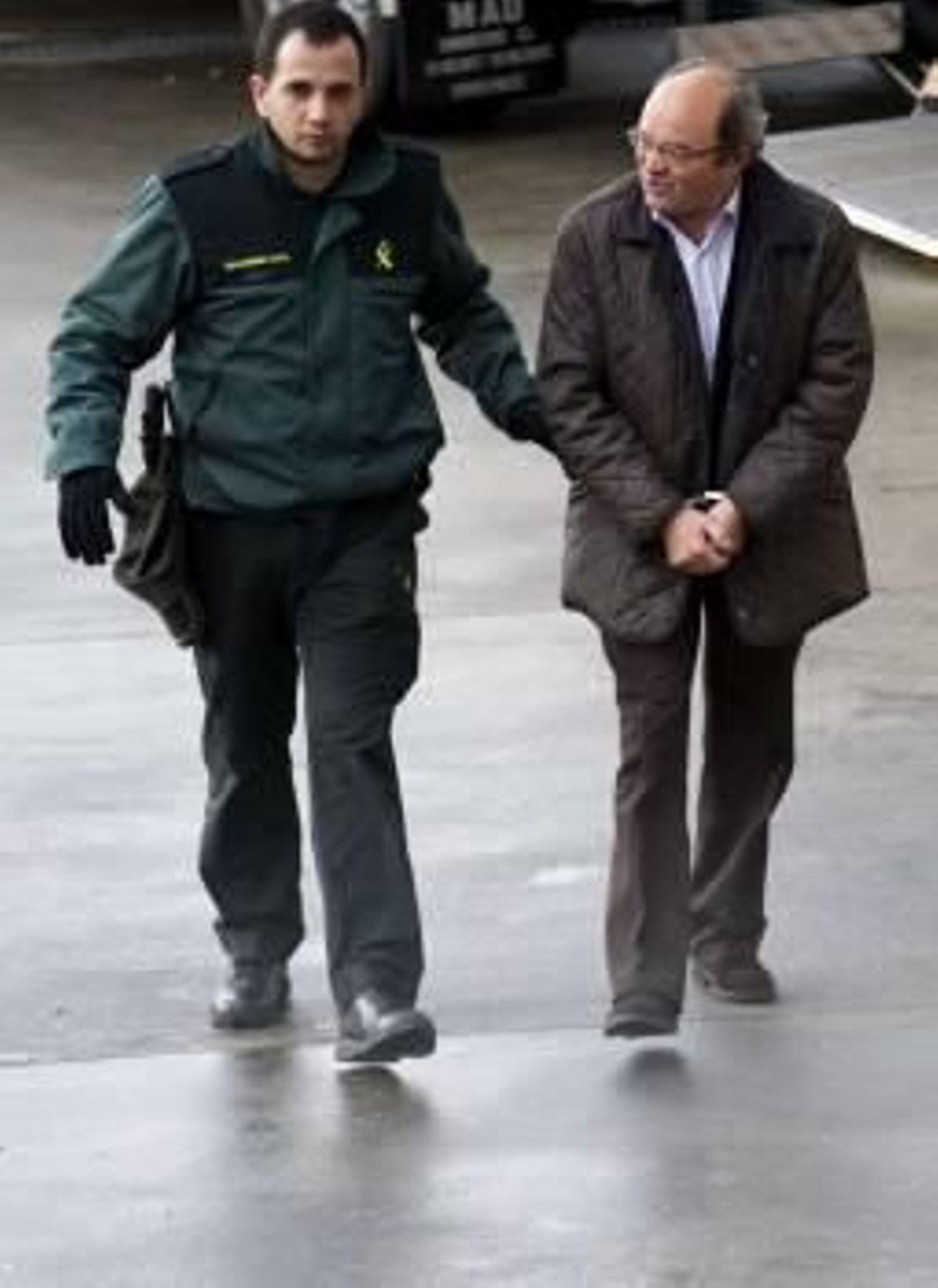 Fernández Liñares, en mayo, a su llegada a los juzgados. (Foto: ELISEO TRIGO)