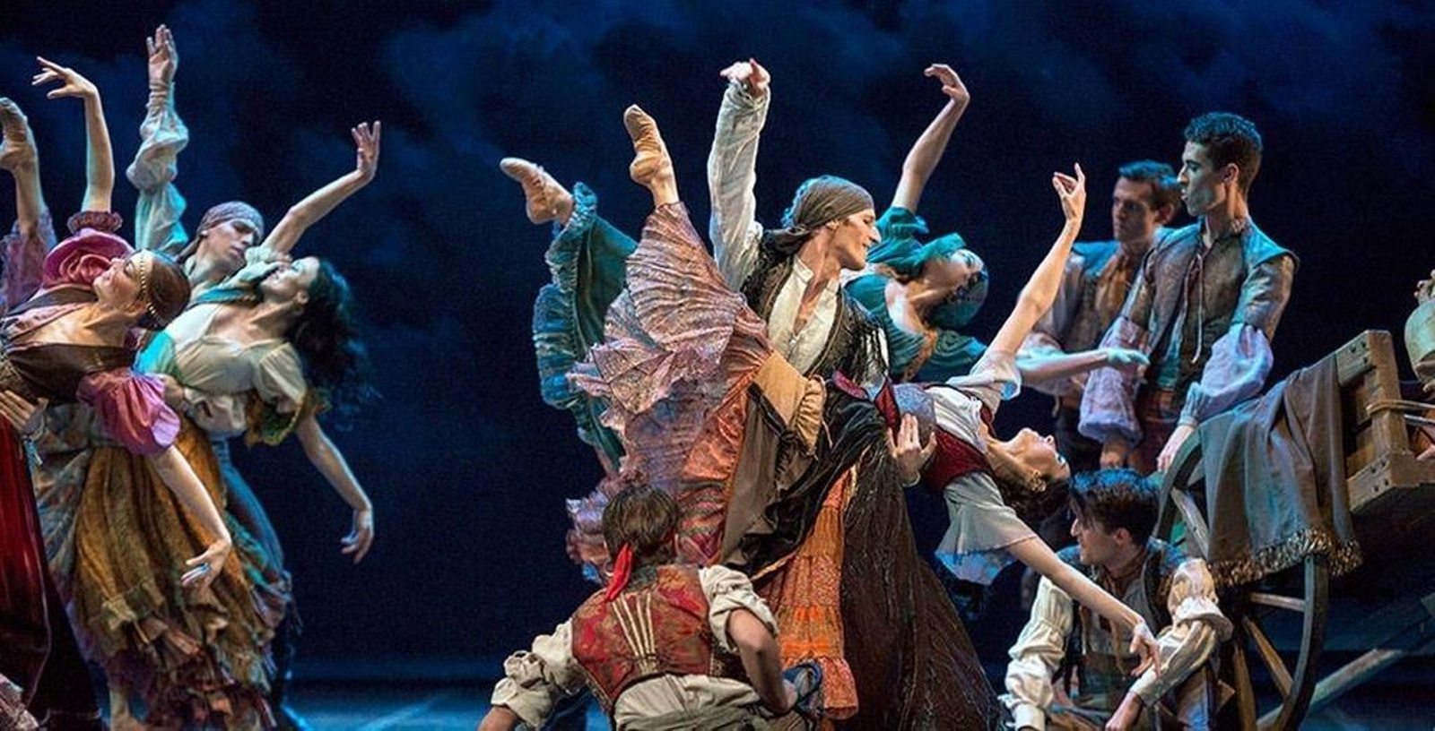 Dos de las escenas del montaje “Don Quijote”, que la Compañía Nacional de Danza representará en el Auditorio de Beiramar.