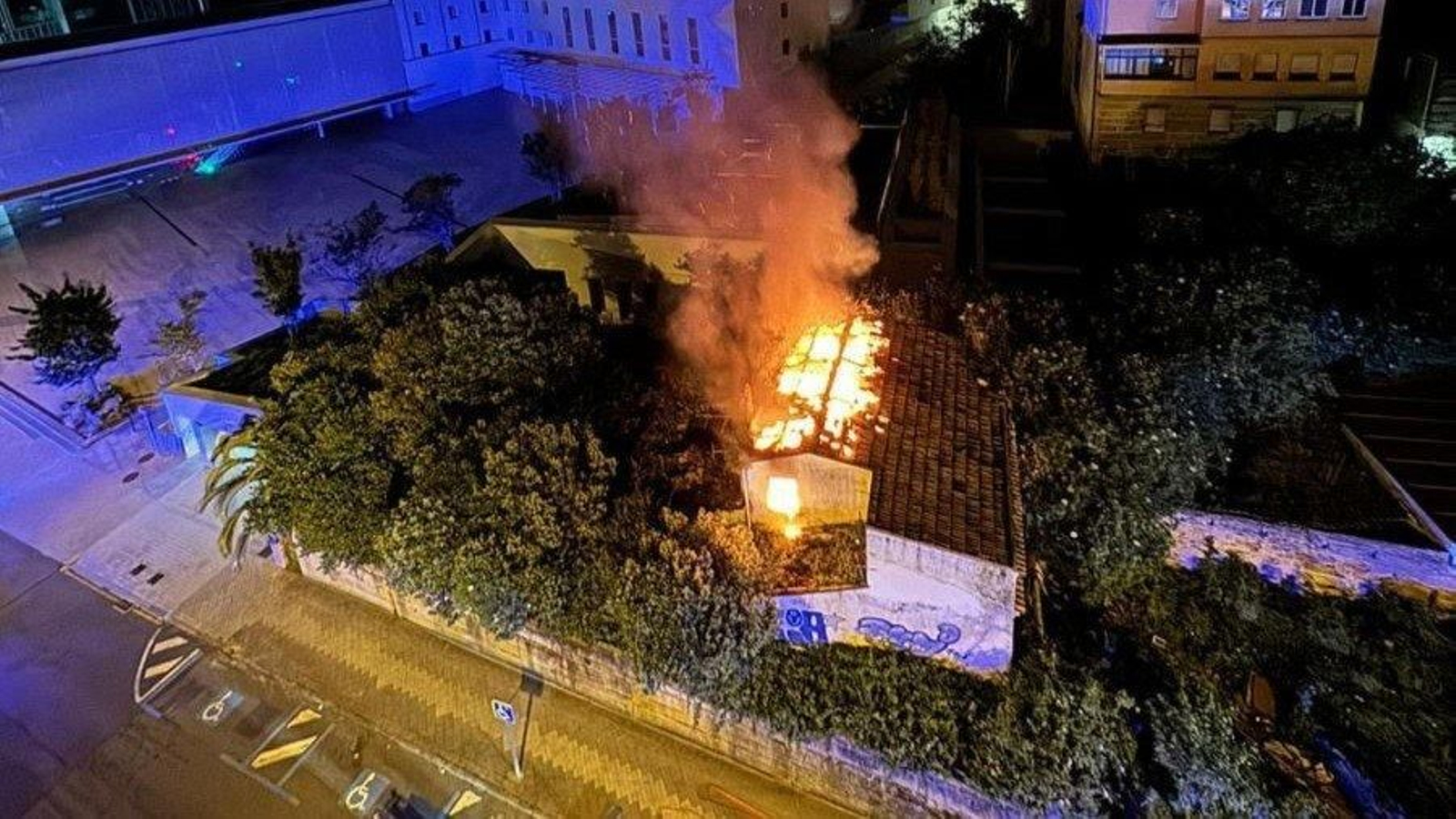 La “narcocasa”, en llamas.