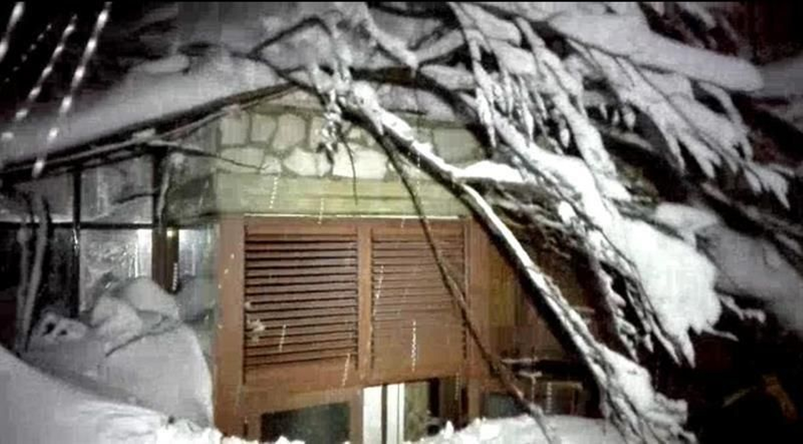 El hotel Rigopiano, alcanzado por una avalancha previsiblemente producida por alguno de los cuatro terremotos