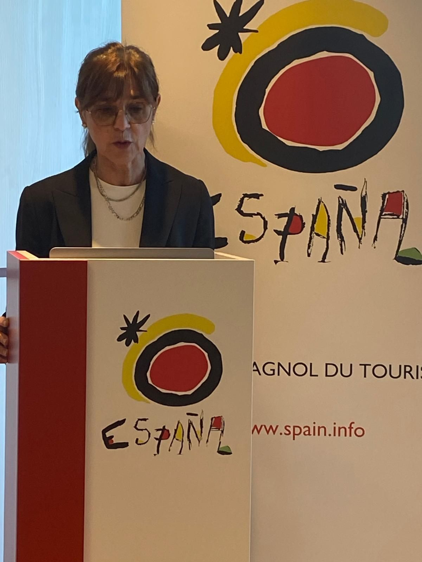 Consuelo Lluva, de la Oficina Española de Turismo en París, presenta las jornadas de promoción organizadas en Roland Garros.
