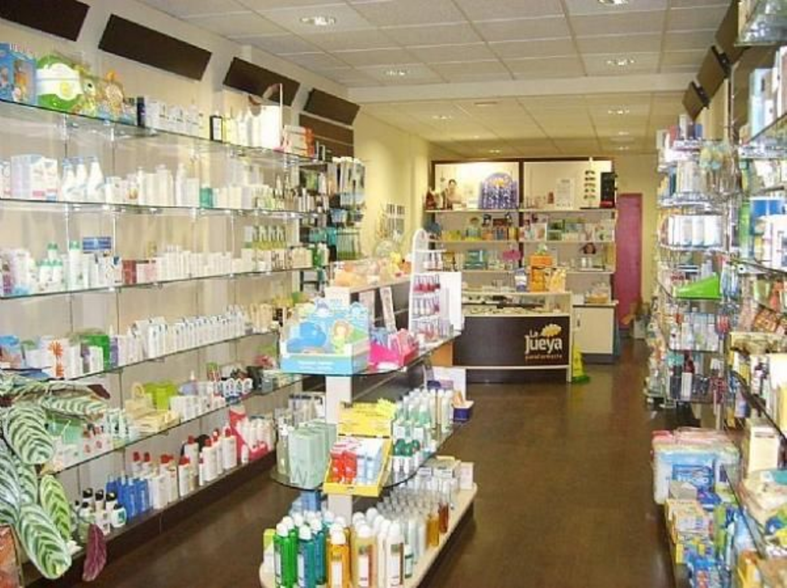 Los comerciantes de Llanes regalan conexiones a Internet.