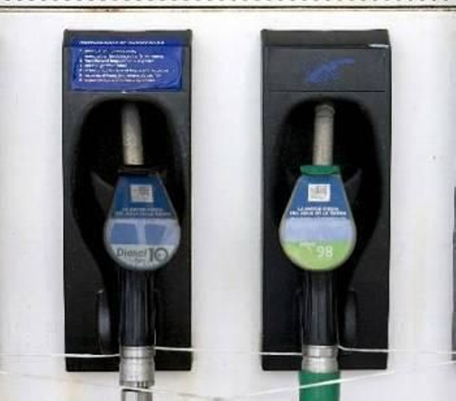 Surtidor de gasóleo y gasolina (Foto: EFE)