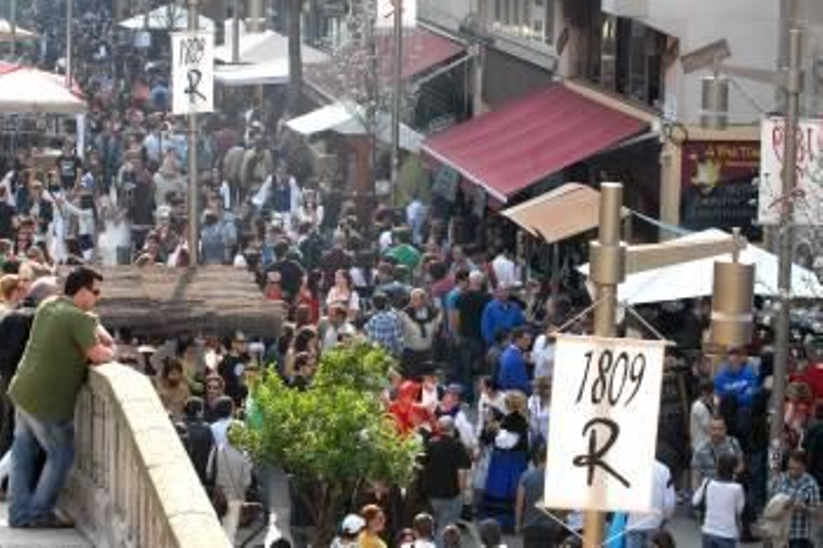 El buen tiempo acompañó a una fiesta que consiguió congregar a miles de vigueses.  (Foto: LYDIA MIRANDA)