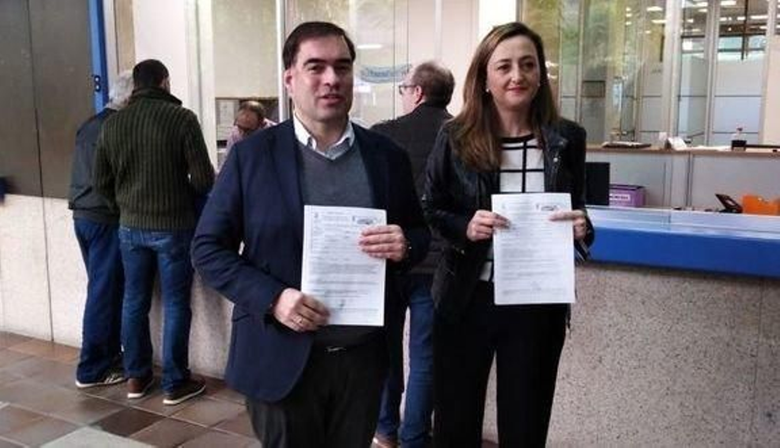 Alberto Pazos y Teresa Egerique, ayer, en el registro.