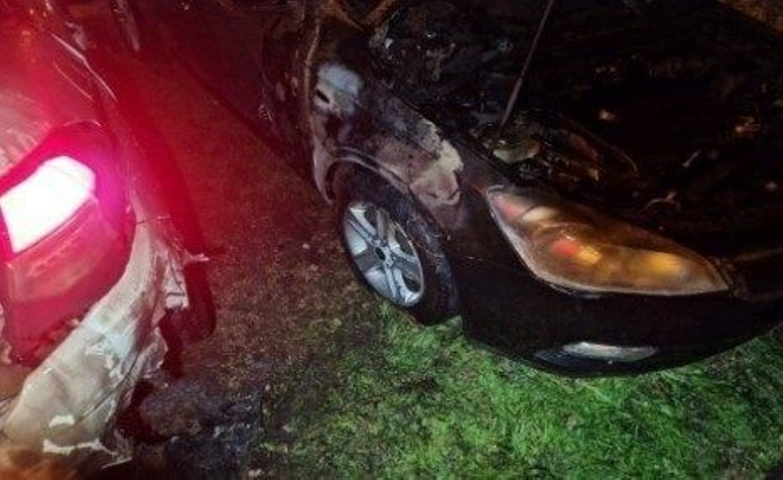 Investigan un fuego que quemó cuatro vehículos de una compraventa de Vigo al hallar indicios de haber sido intencionado. // EP