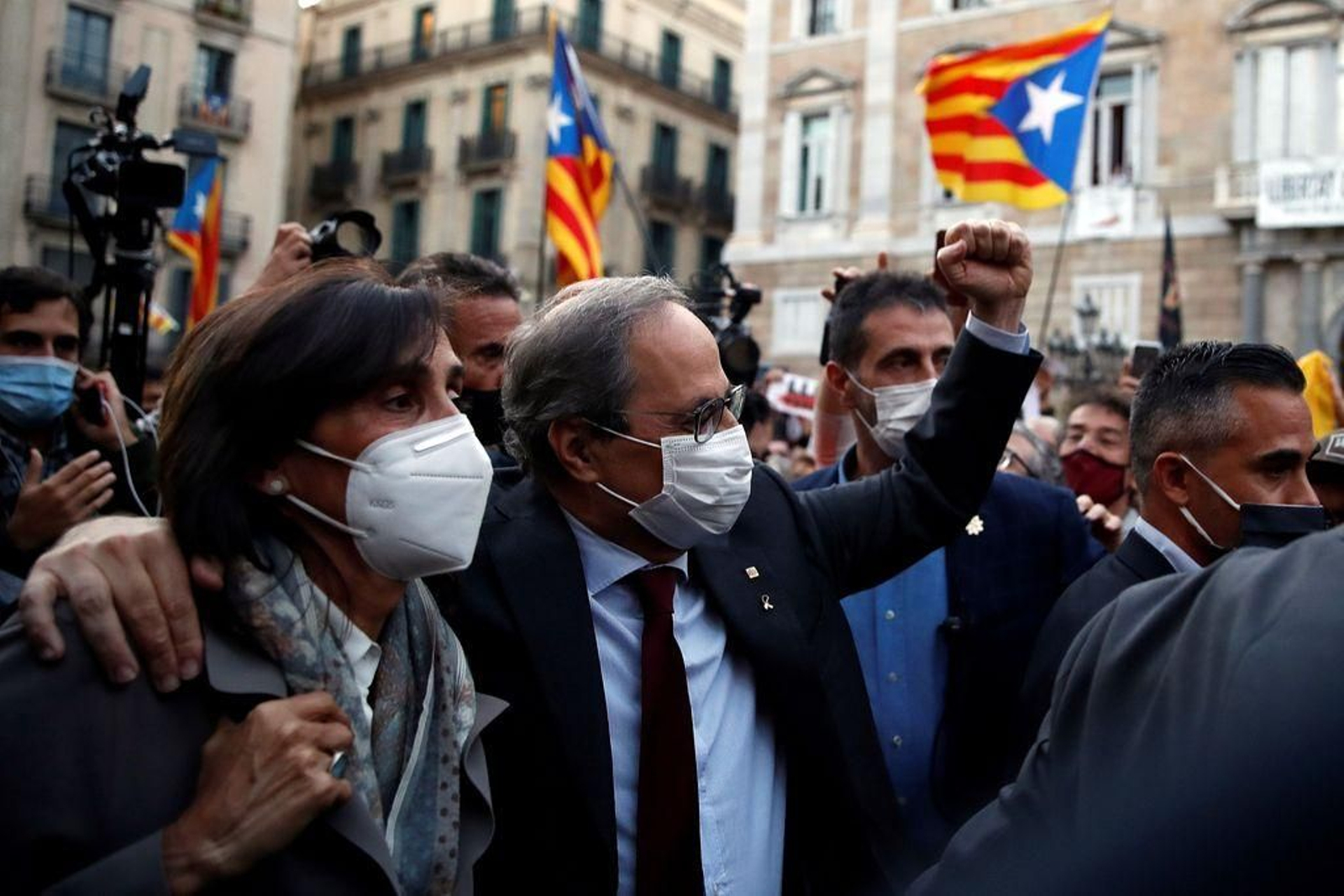 Torra, saliendo del Palau de la Generalitat tras conocer su inhabilitación.