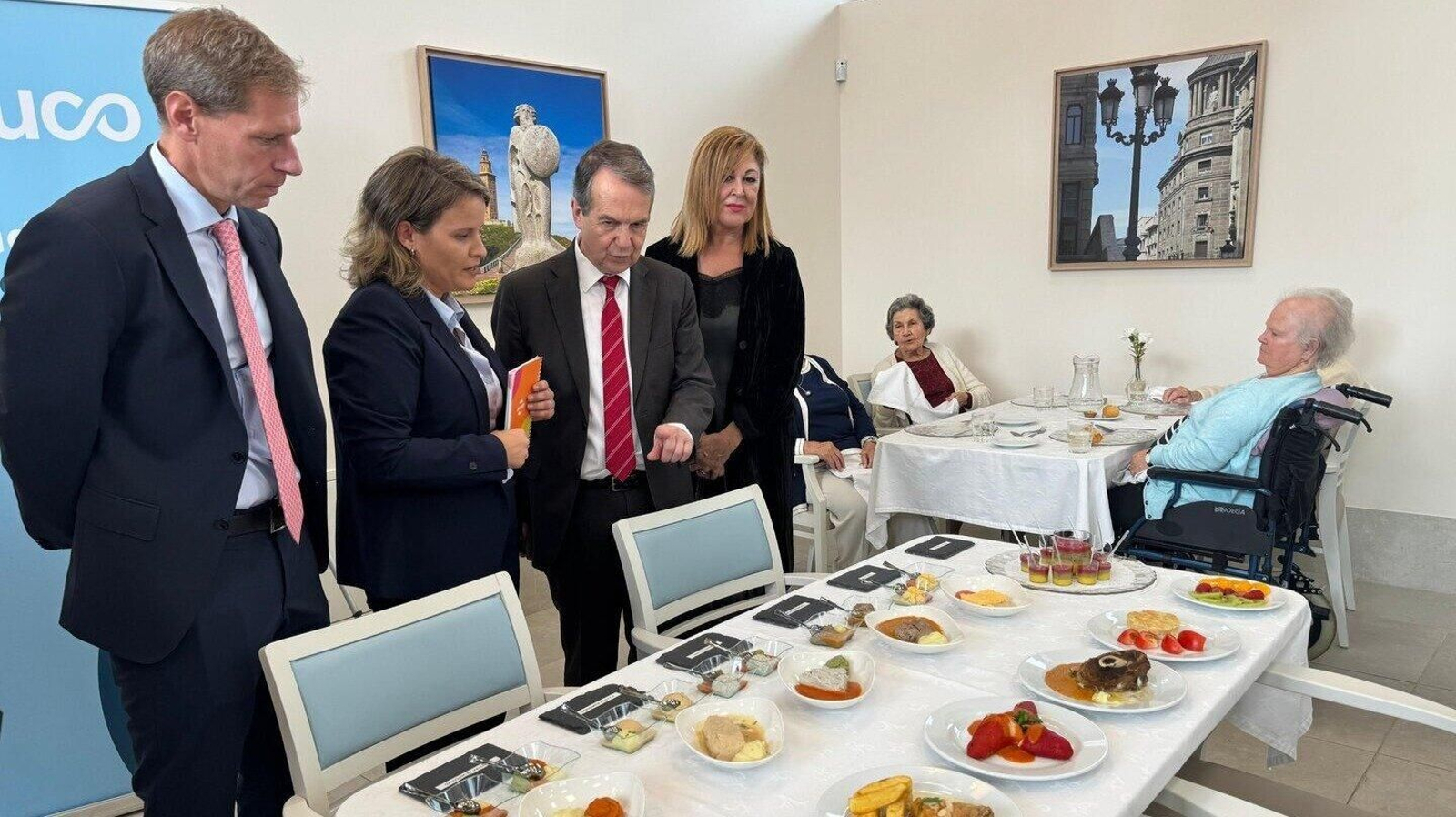 Caballero asistió a la apertura de la residencia en Tomás Alonso.