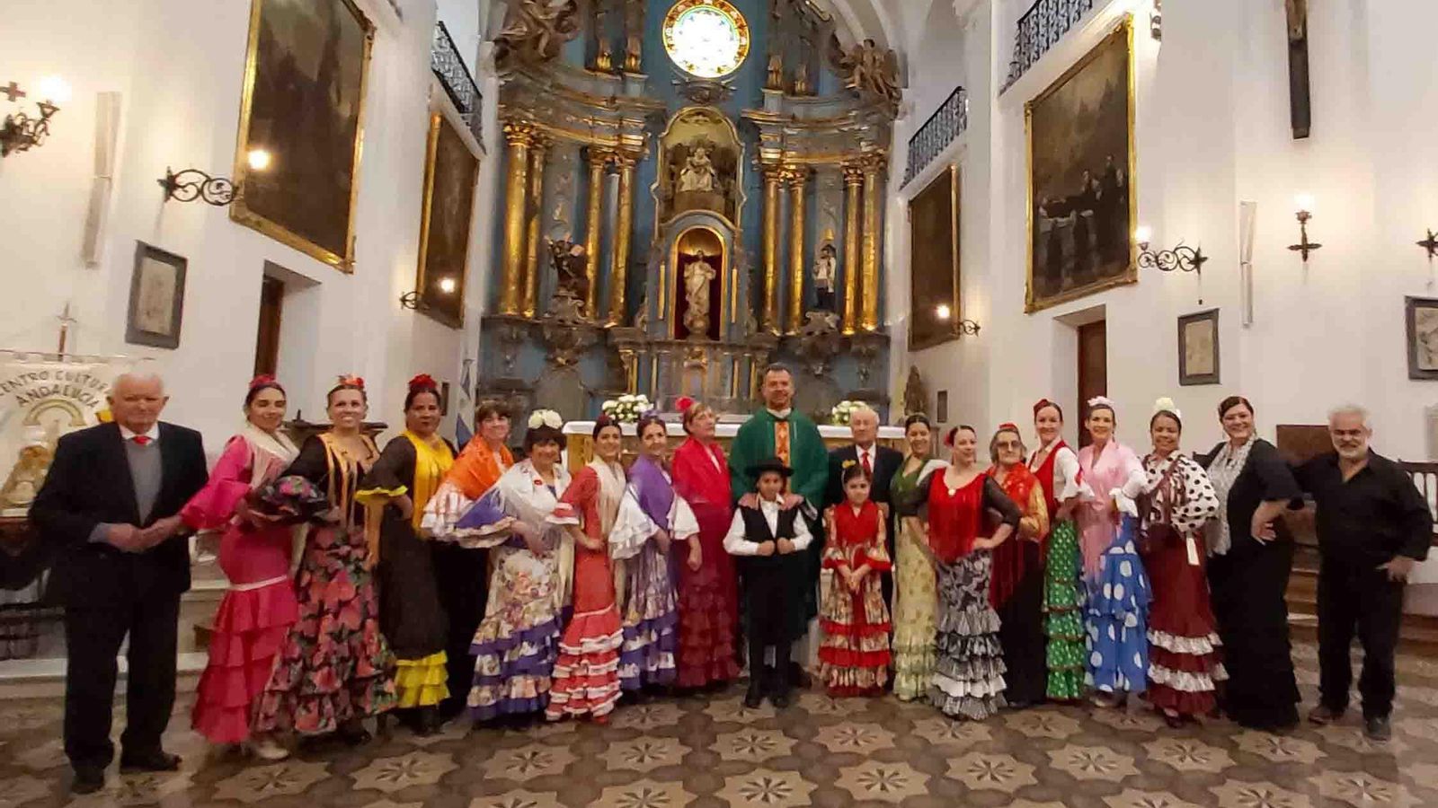 El oficiante de la misa fue el sacerdote Francisco Baigorria, párroco de la iglesia