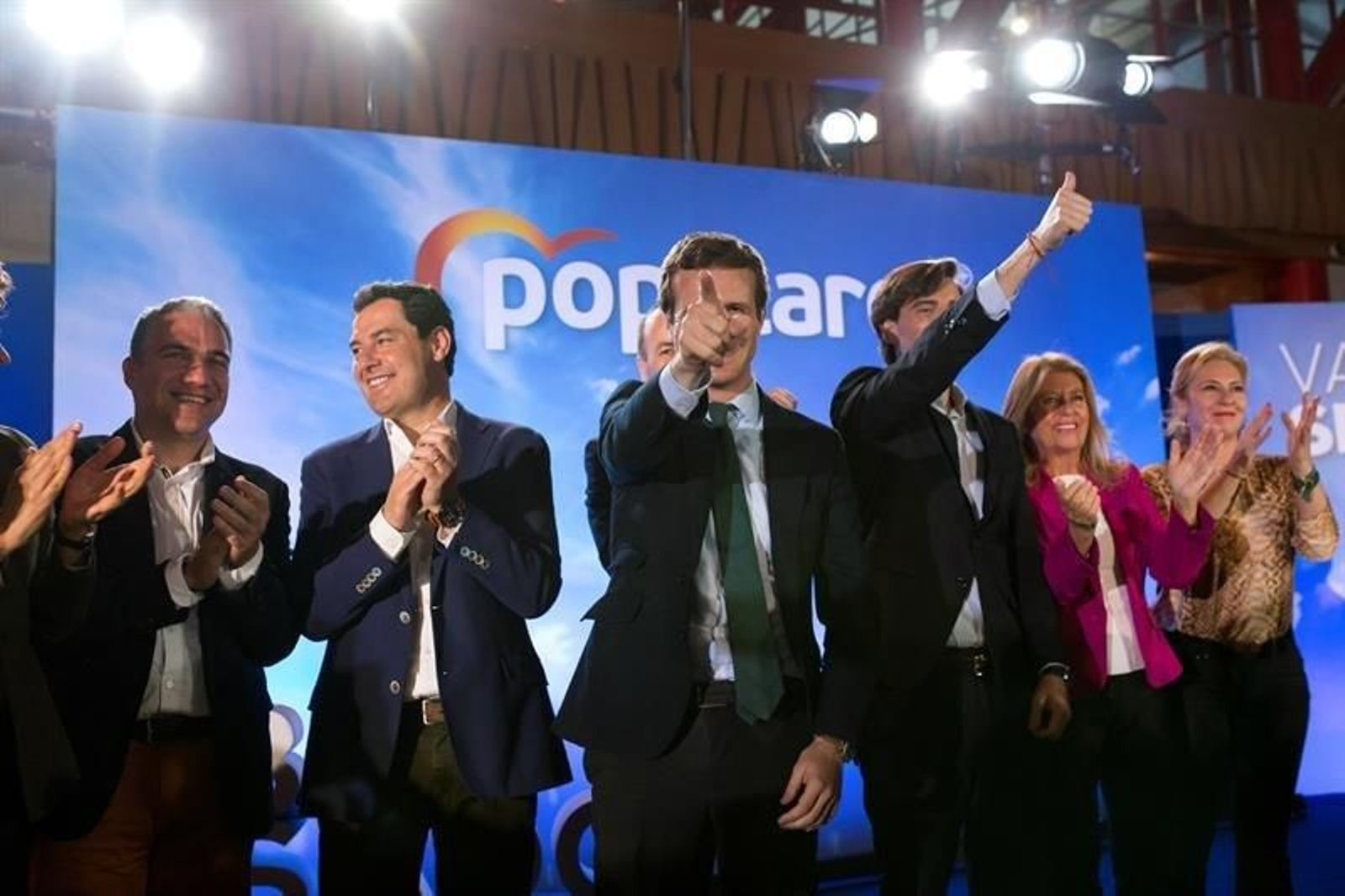 El presidente del PP Andaluz y presidente de la Junta de Andalucía, Juanma Moreno(2i), el presidente del PP malagueño y consejero de Presidencia, Administraciones Públicas e Interior,Elias Bendodo(1i)