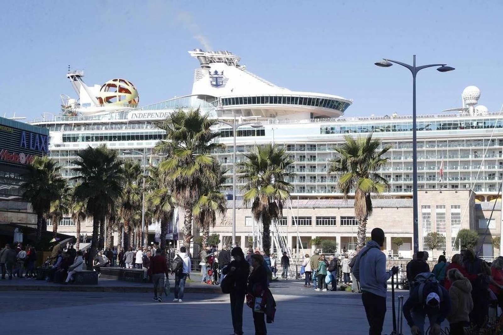 El "Independence of the Seas", ayer en su última vista a la ciudad.