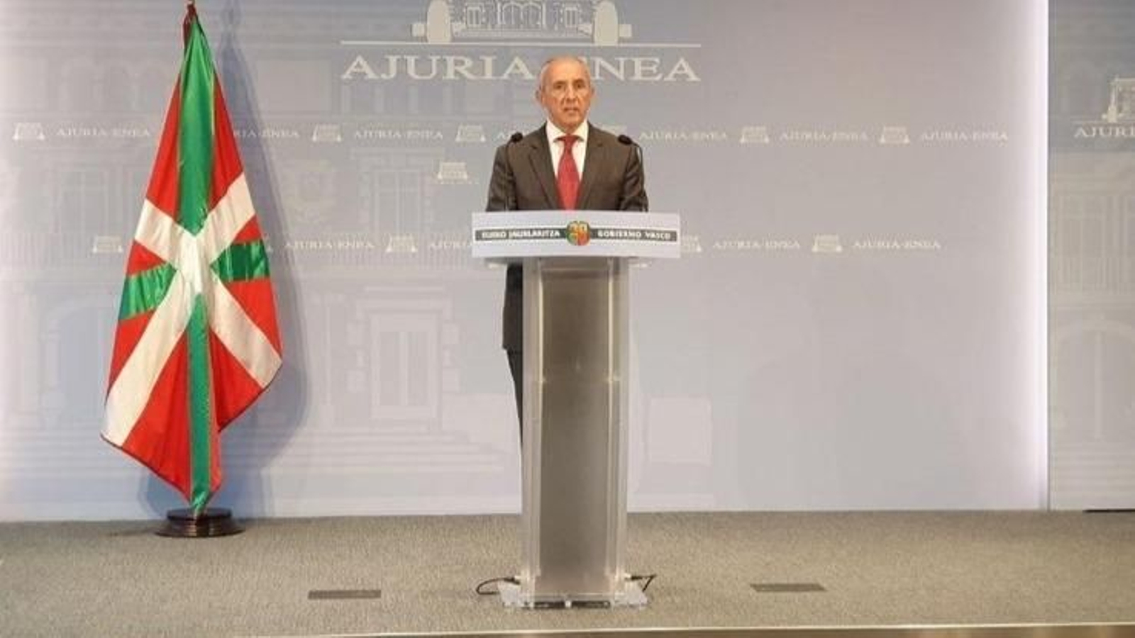 El portavoz del Gobierno Vasco, Josu Erkoreka, ante los medios de comunicación.