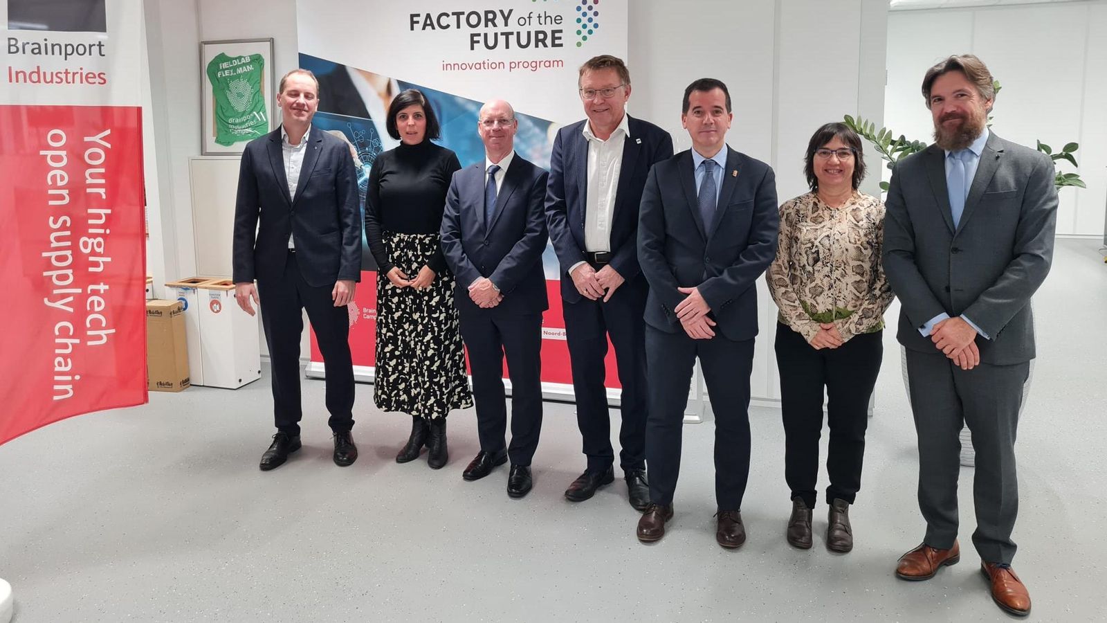  La delegación navarra y los y las representantes de Noord Brabant durante su visita al EDIH de esa región