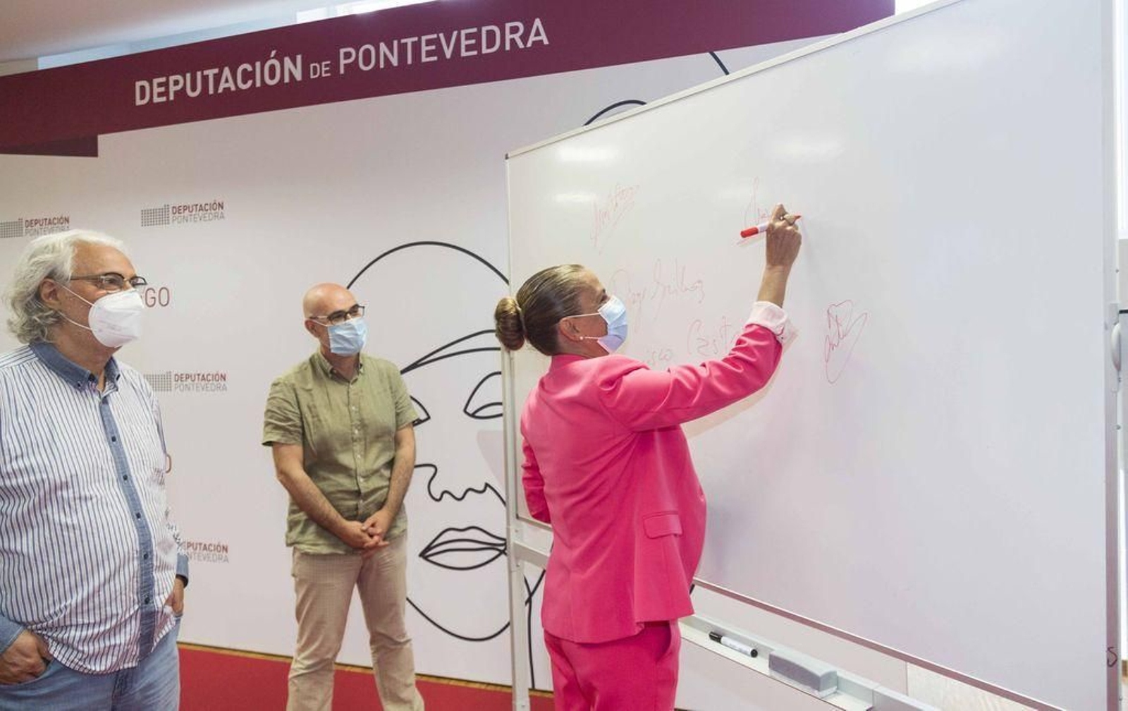 Silva, onte con Castro e Teijeiro, na sede de Vigo.