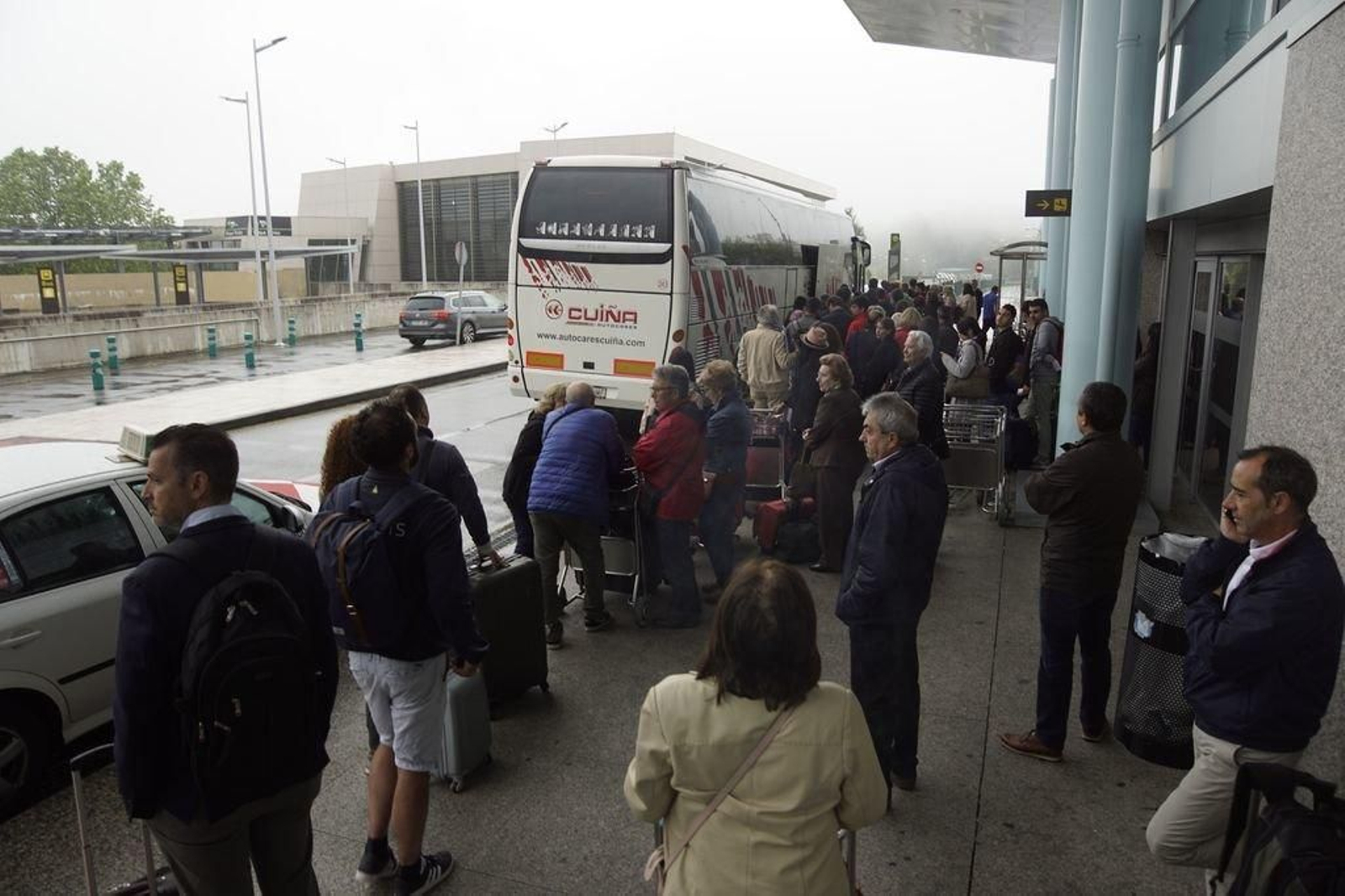 Muchos pasajeros recurrieron a la vía judicial por las cancelaciones de vuelos del año pasado en Peinador.