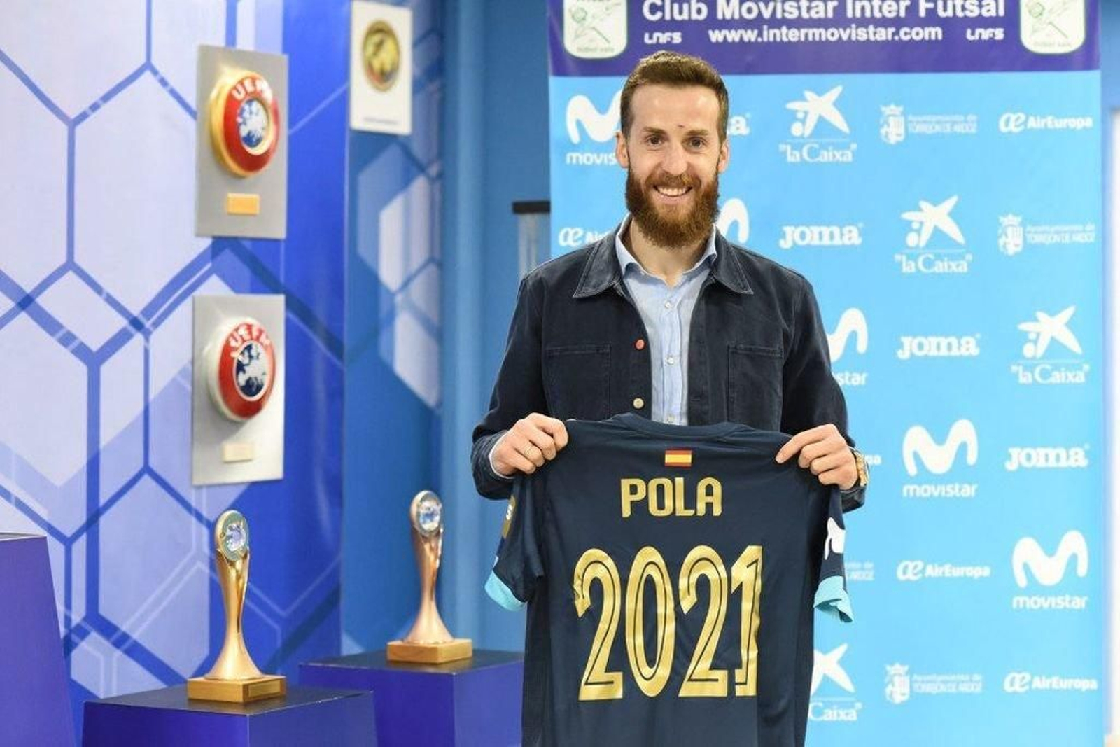 Adrián Alonso 'Pola' realizó una sesión de fotografías.