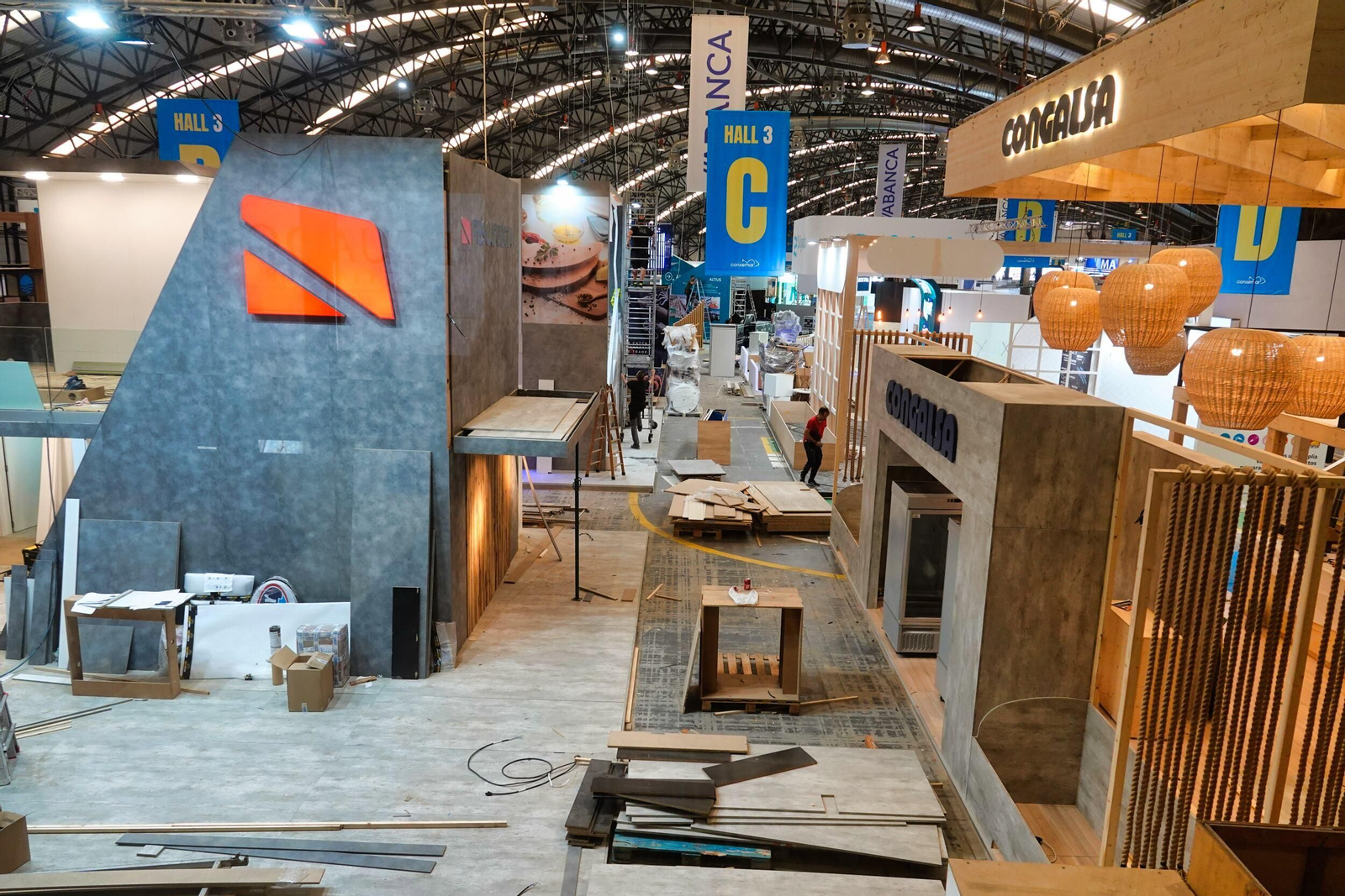 Montaje de la feria de Conxemar en el Ifevi.