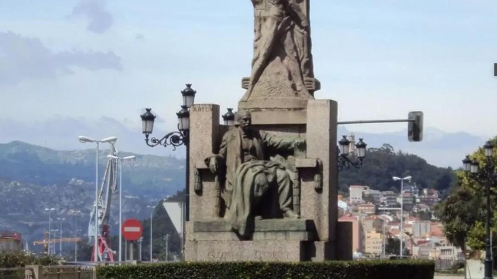 El monumento de Asorey a García Barbón