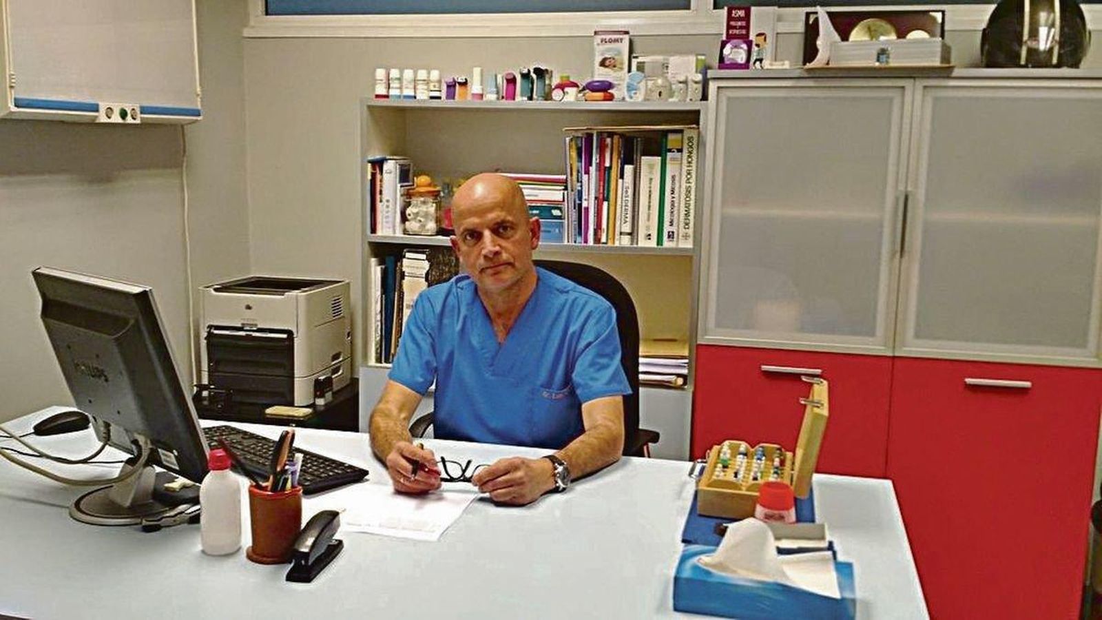 El alérgologo Luis Arenas Villaroel trabaja en la Clínica Gaias.