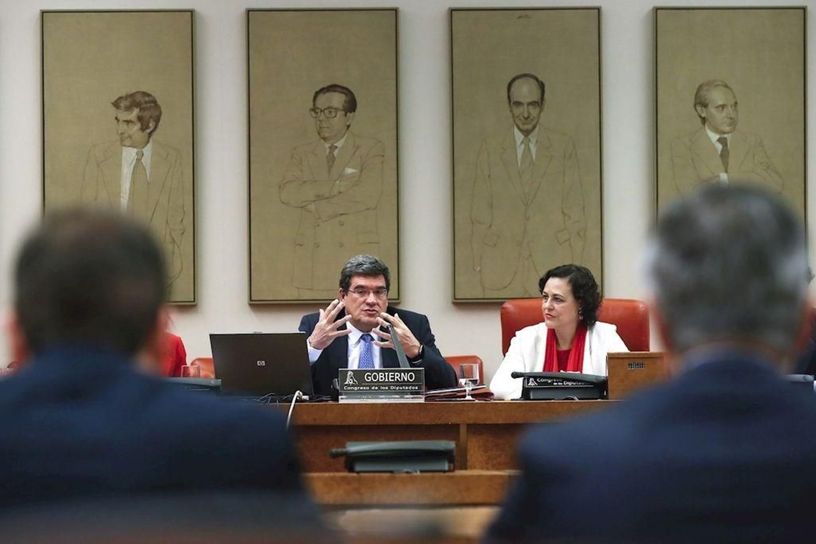 El ministro Escrivá comparece en comisión acompañado por Magdalena Valerio.