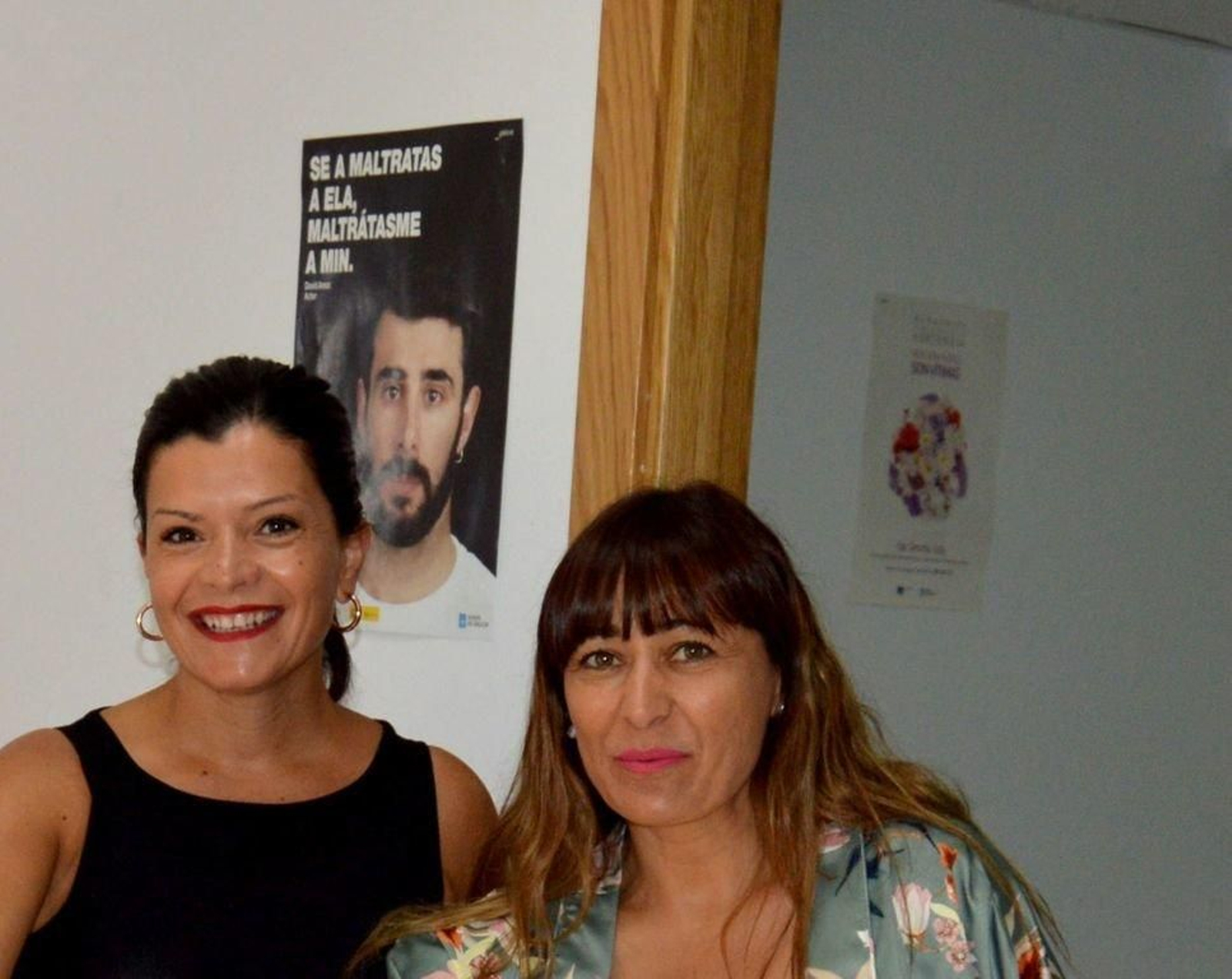 La alcaldesa de Mos, Nidia Arévalo con la concelleira de Política Social, Sara Cebreiro.