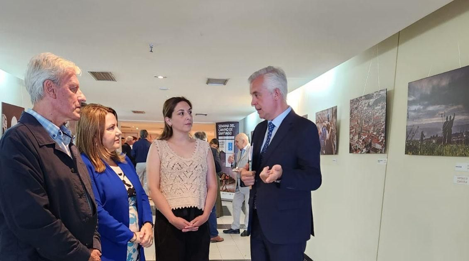 Inauguración de la muestra "Iacobus Gaudet. Los caminos de Santiago en Galicia", en Mar del Plata
