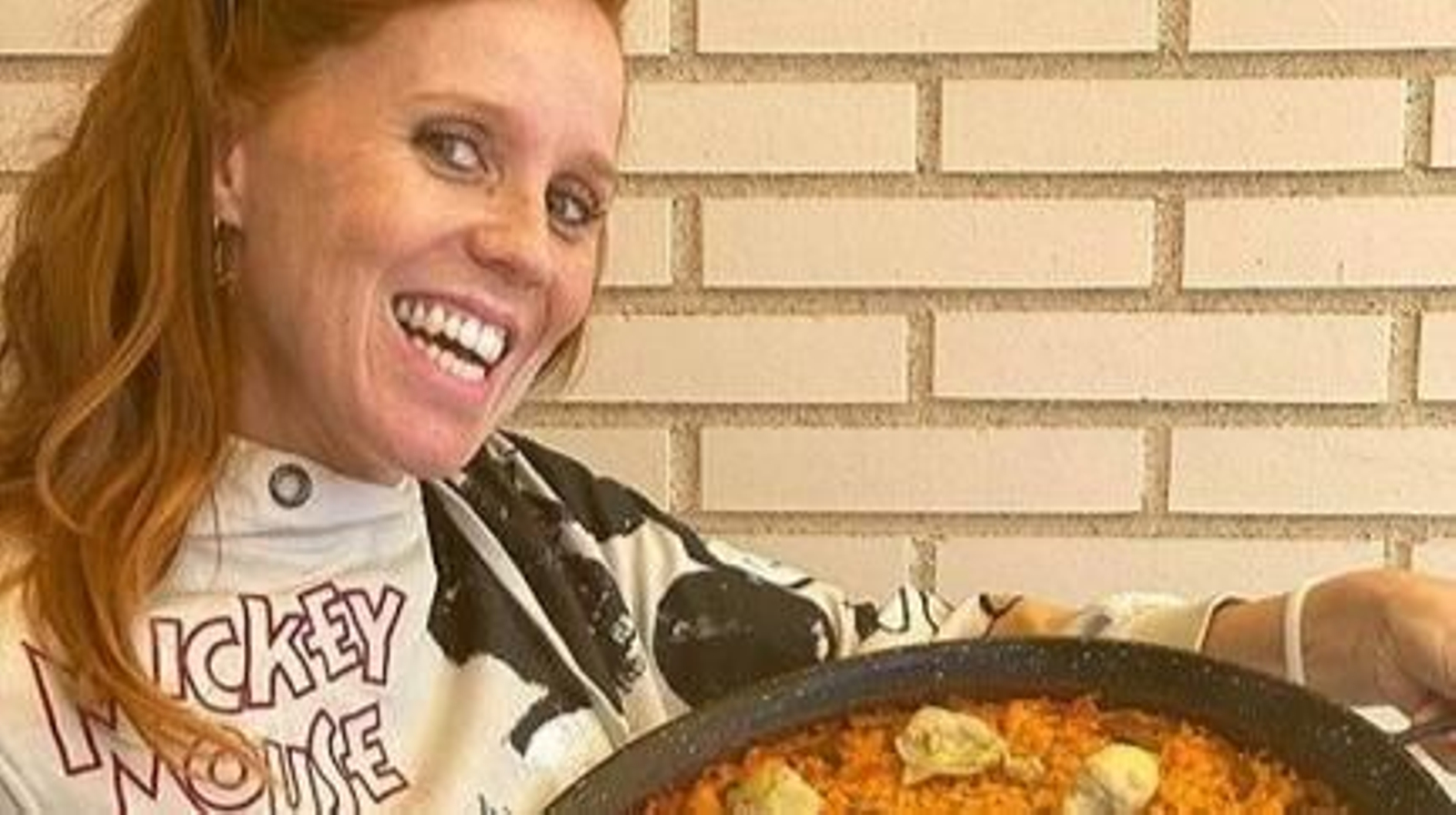 María Castro comparte su arroz campero.