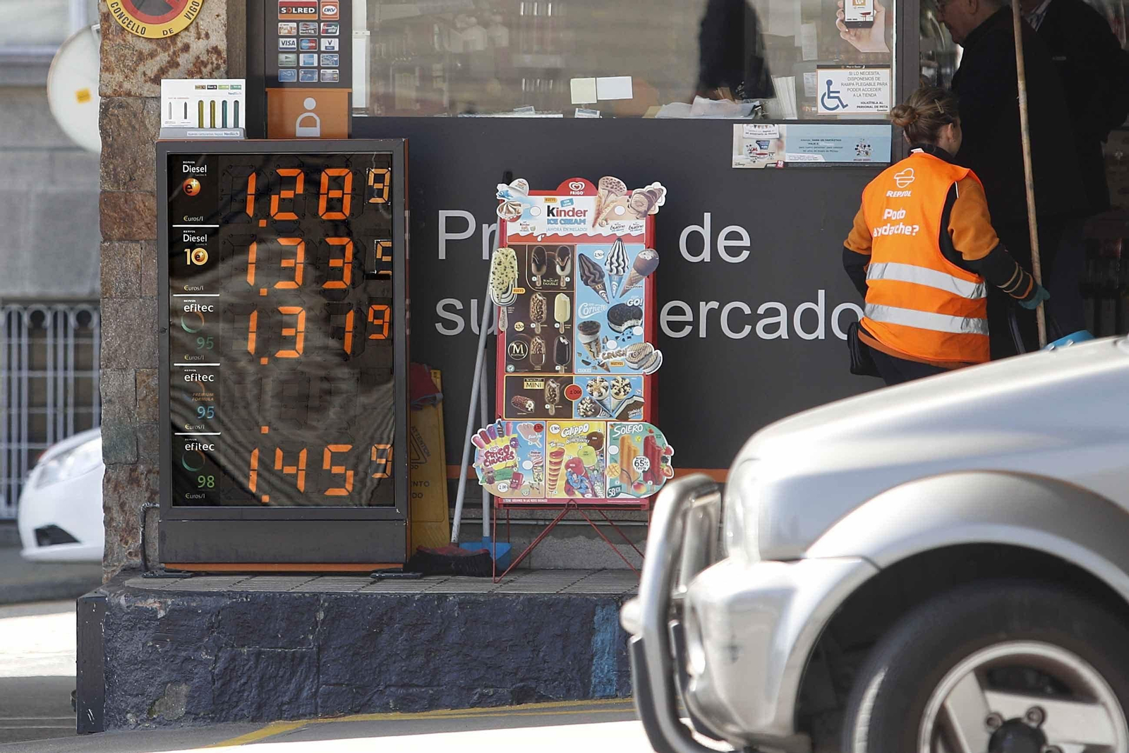 Llenar el depósito en Vigo cuesta de media algo más de 70 euros en la actualidad.