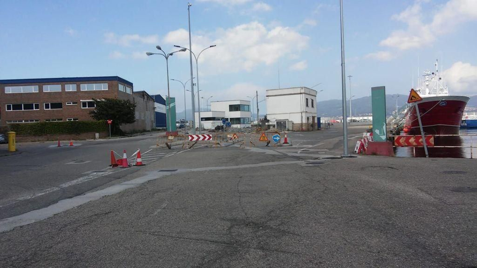 Quejas de peatones por las obras del muelle de Bouzas