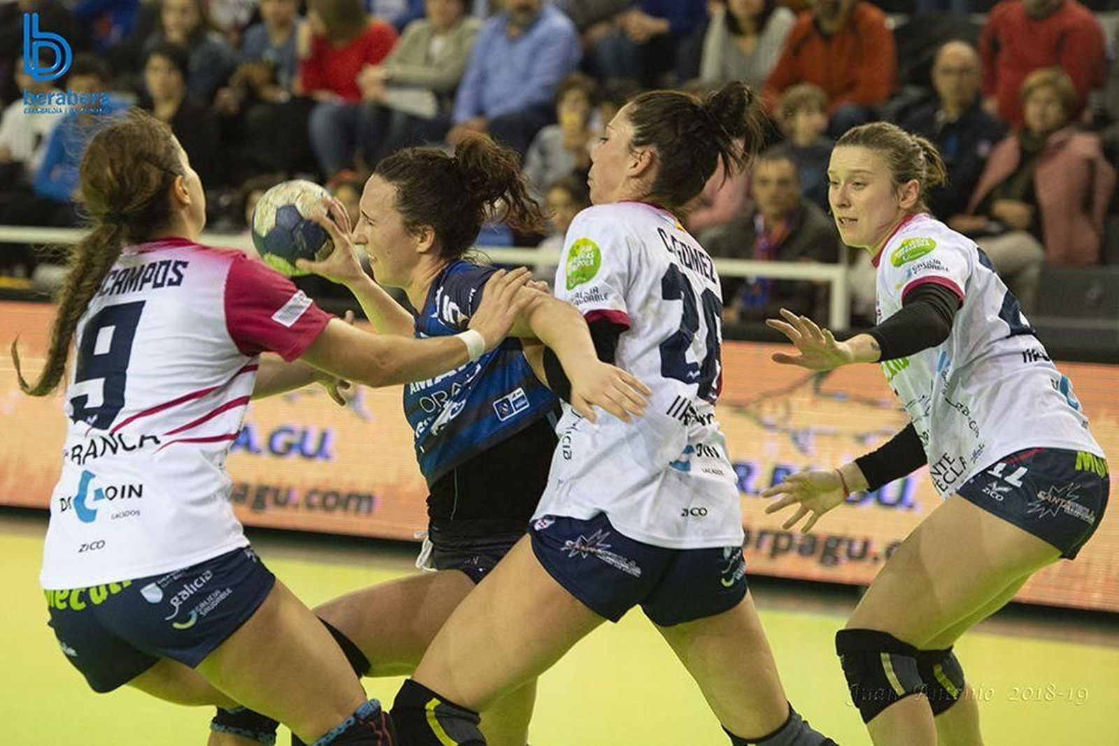 Carla, la única pivote sana.