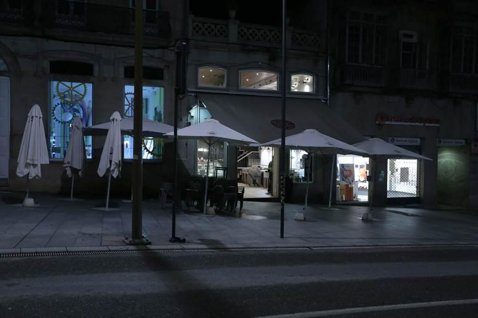 El confinamiento nocturno vacía Vigo 25