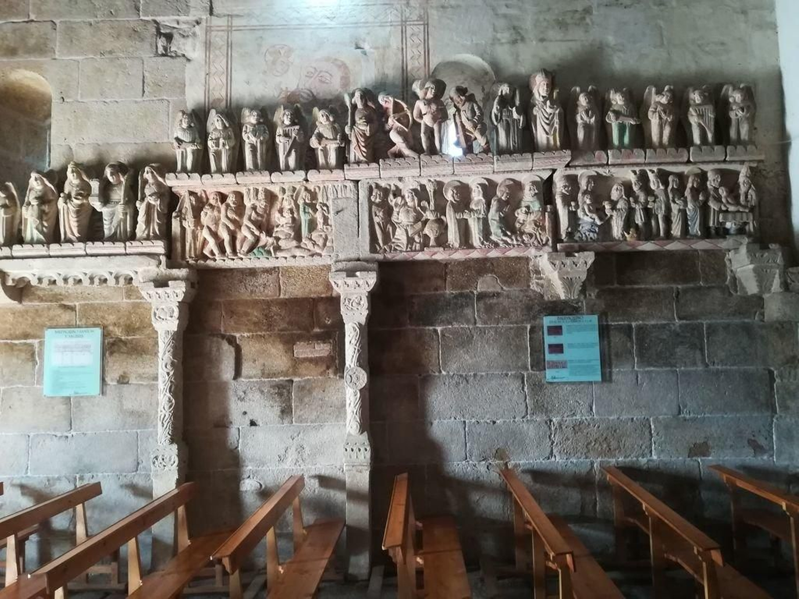 El baldaquino del siglo XIV, una pieza espectacular del Maestro Mateo o más probablemente de un discípulo de su taller.