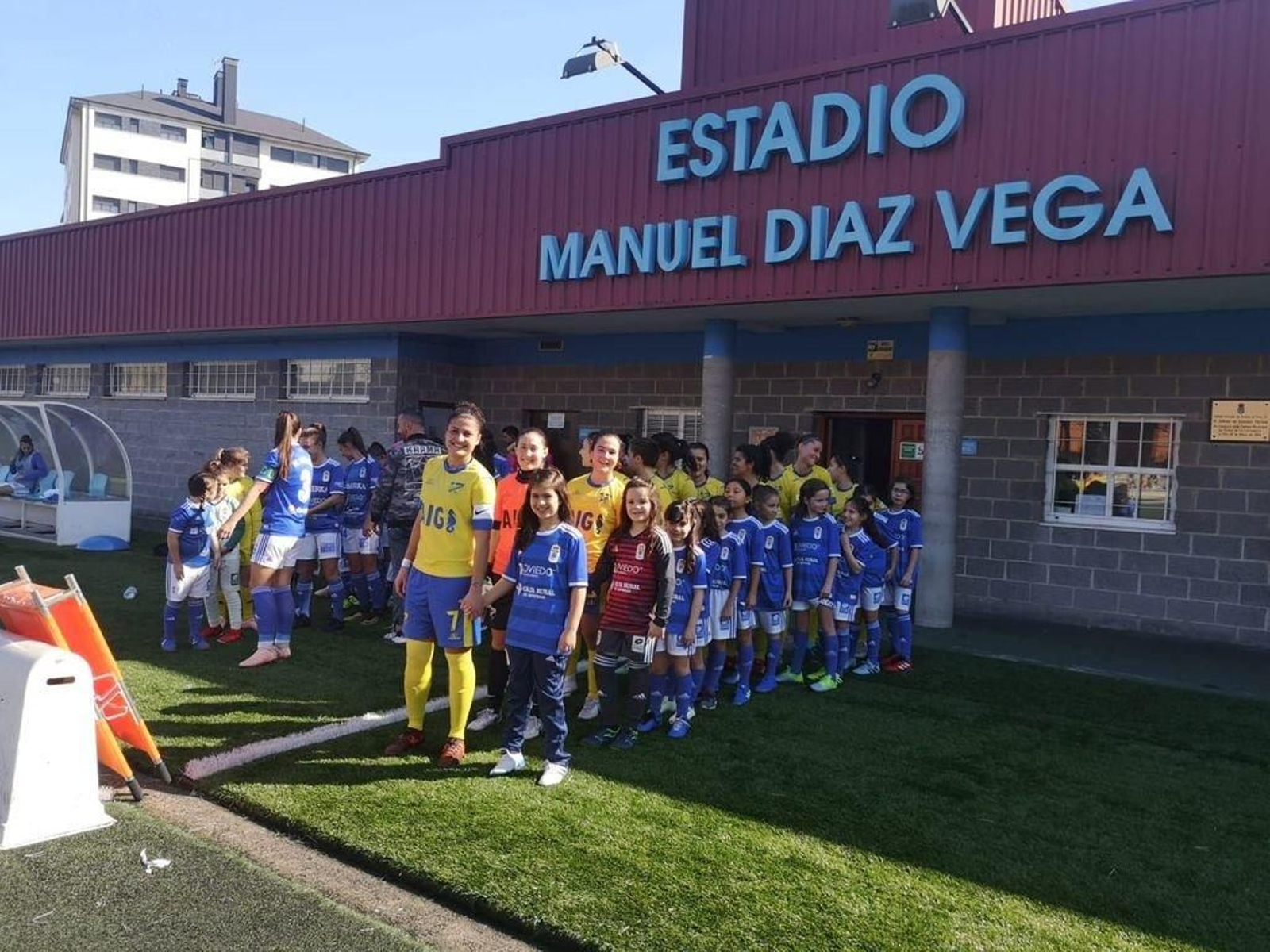 Lorena Codesada encabezou a ringleira do Matamá ó saltar ó campo.