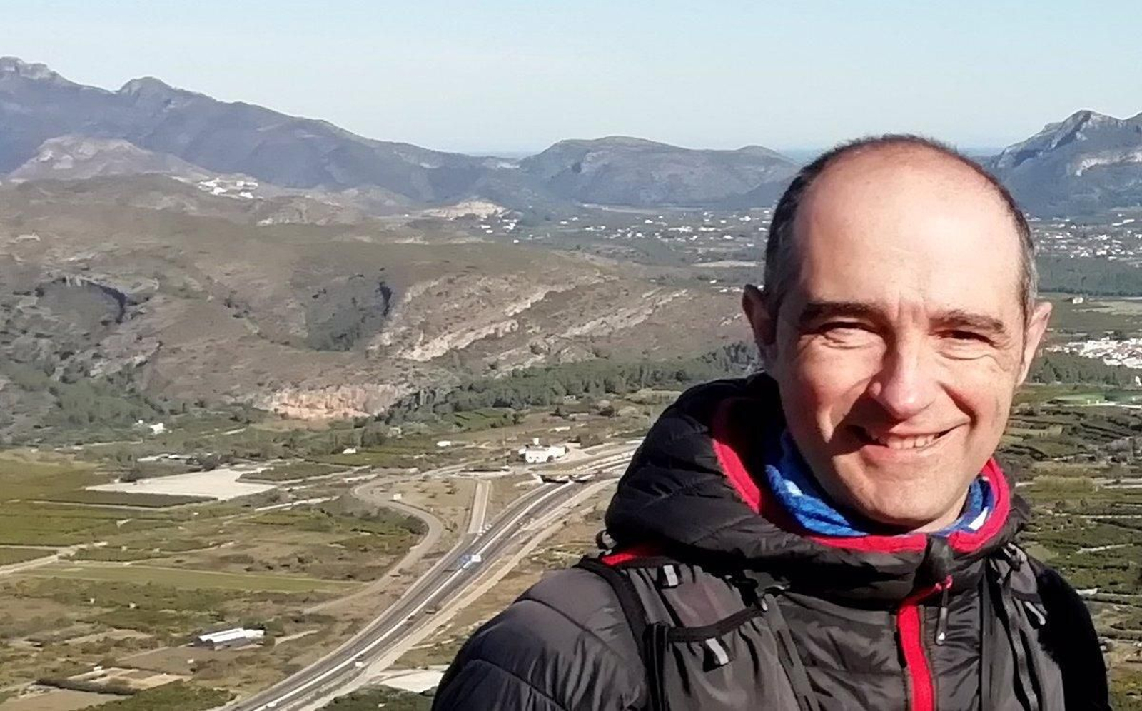 El historiador José Torres Martínez (Gandia, 1975) presenta hoy en la Casa Mediterráneo de Alicante su libro "Emigrar a Argelia"