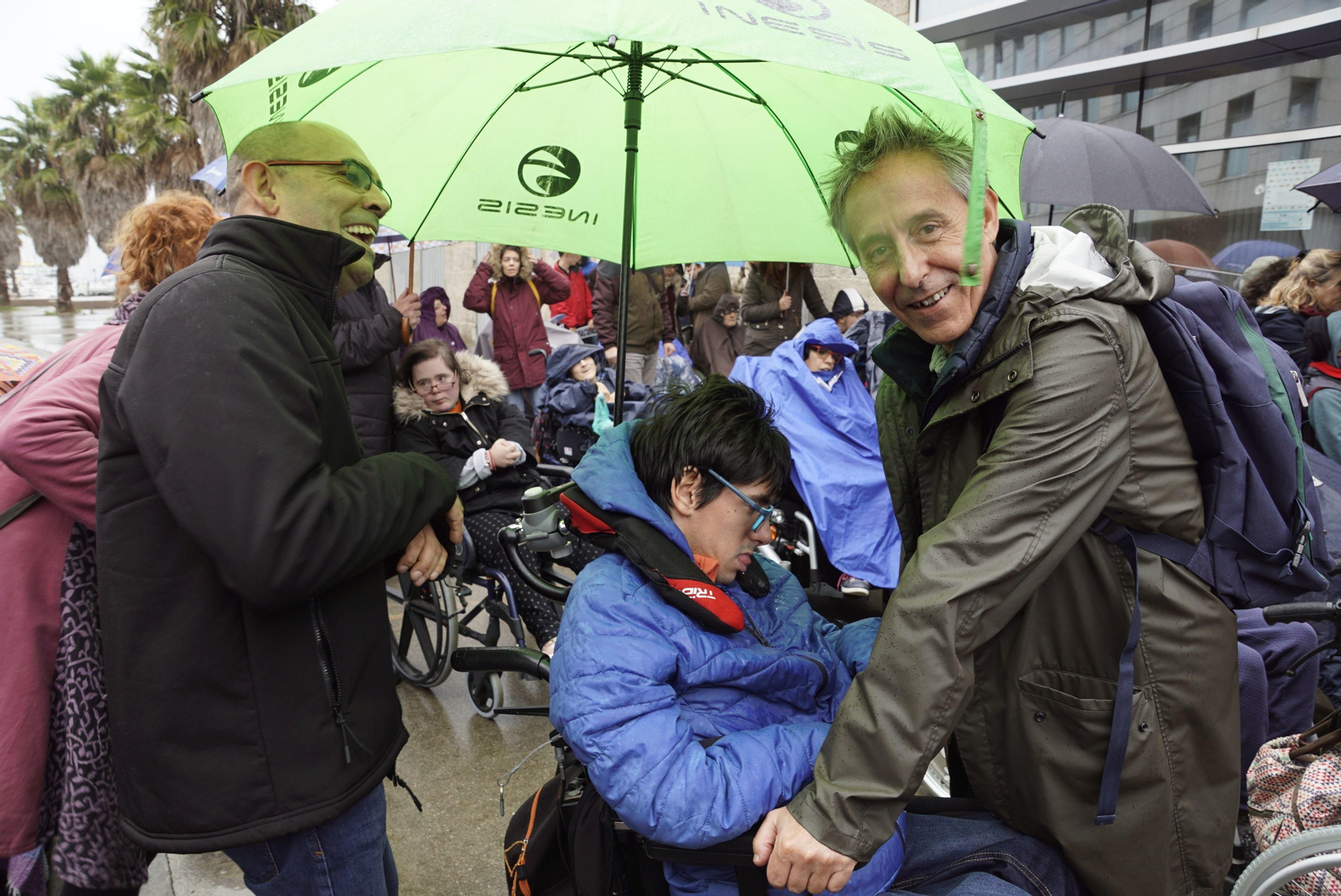Javier Viana, con su hijo André, en el acto de ayer.