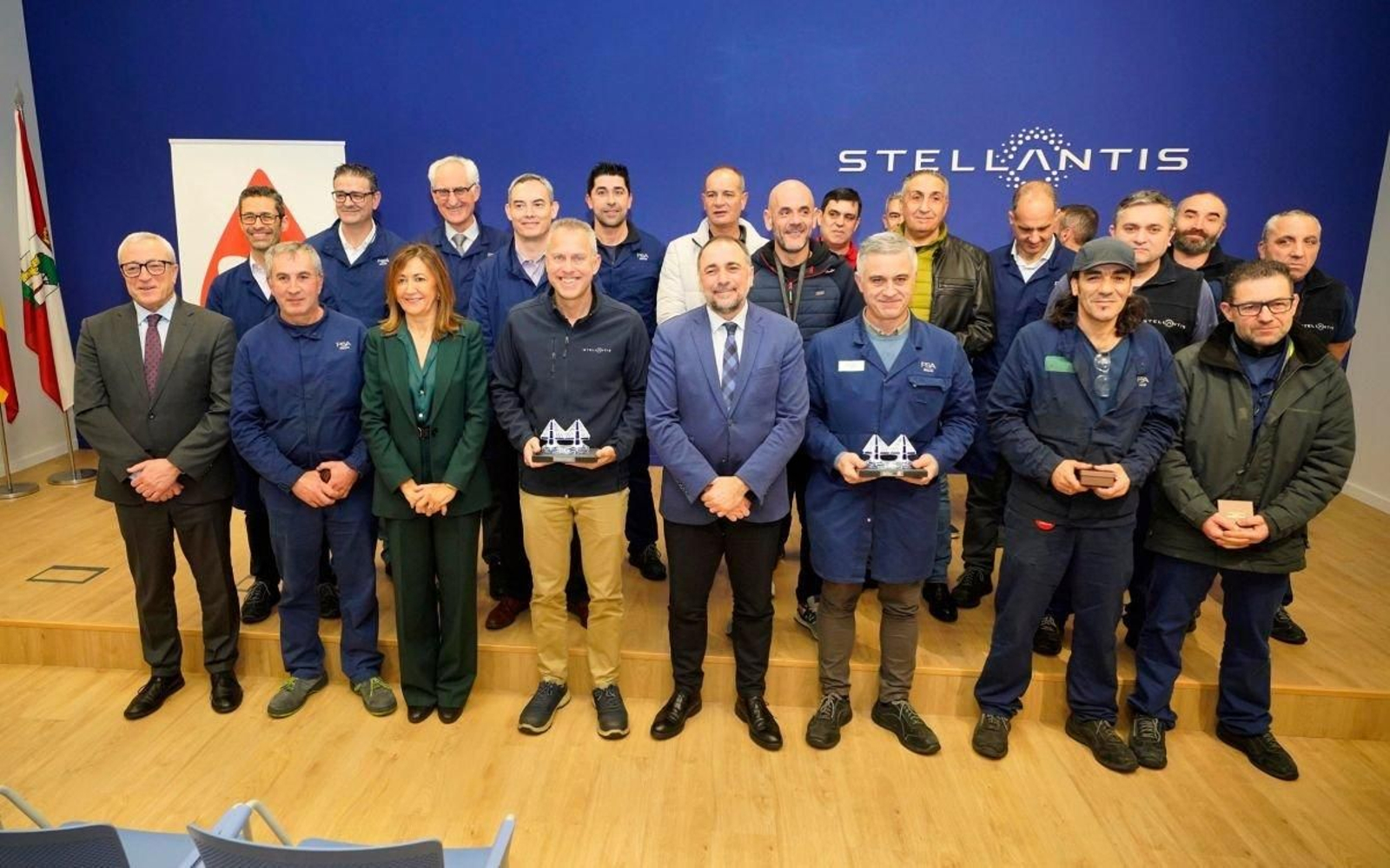 La Xunta distingue a Stellantis Vigo por su participación en las campañas de donación de sangre. El conselleiro de Sanidad, García Comesaña, otorgó ayer galardones a 21 empleados que colaboraron de manera permanente.