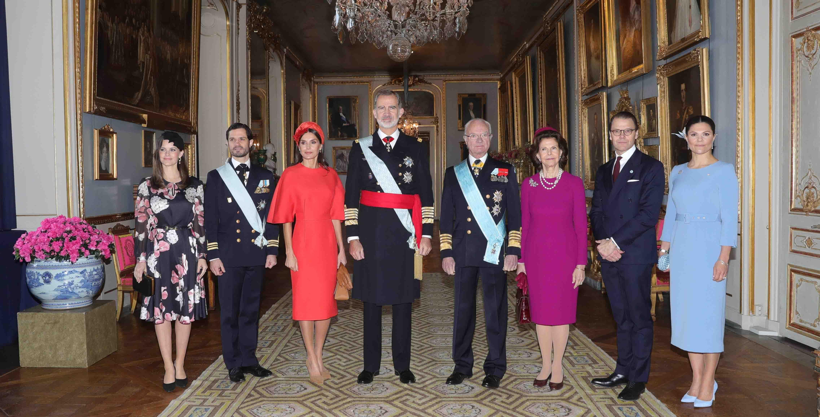 Los reyes de España Felipe y Letizia, los reyes Carlos Gustavo y Silvia de Suecia; la princesa heredera de Suecia, Victoria (d) y su marido, Daniel (2d); y su hermano, el príncipe Carlos Felipe (2i) y su esposa,Sofía (i). EFE/ Juanjo Martin