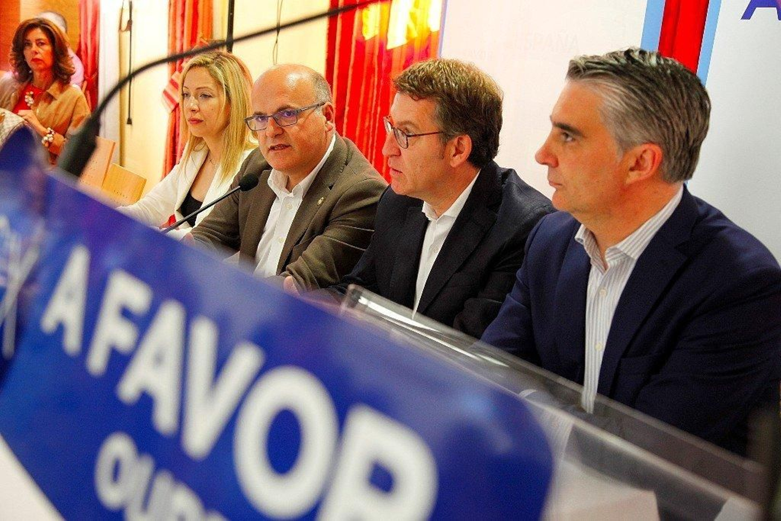 Barreira, Baltar, Feijóo y Viso, en el acto del partido.