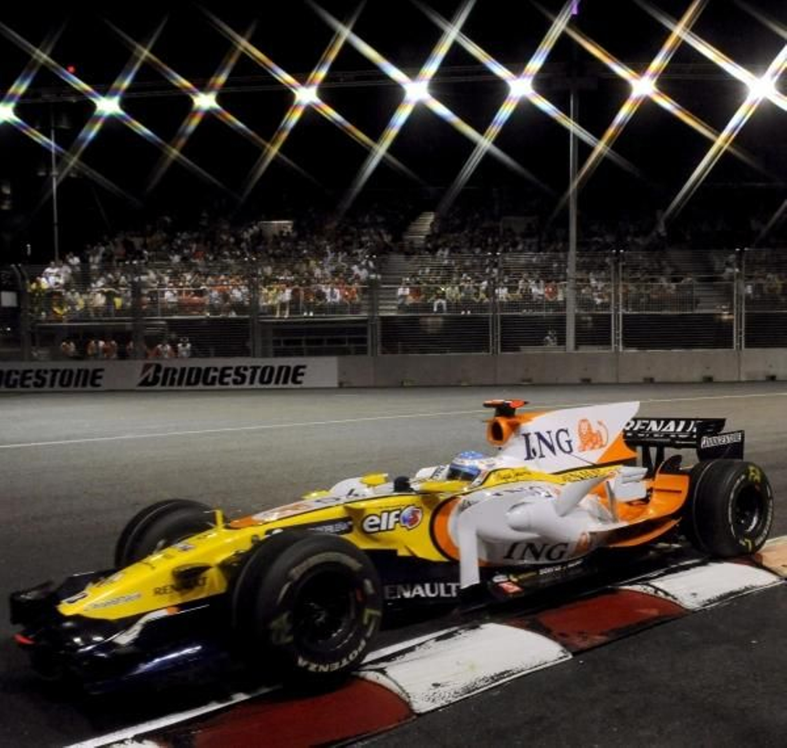Alonso rueda en su monoplaza. (Foto: EFE)
