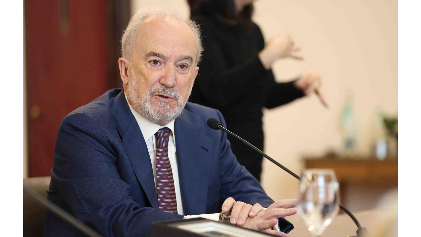 El director de la Real Academia Española, Santiago Muñoz Machado, en un acto en el que fue declarado Visitante Ilustre de Montevideo (Uruguay). EFE/Jacinta Rivera Trobo