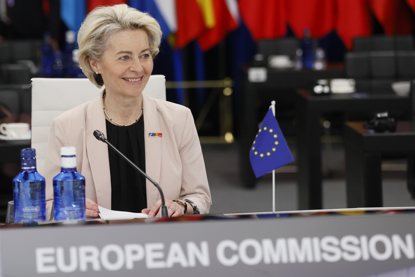 La presidenta de la Comisión Europea, Ursula von der Leyen, durante la primera jornada de la cumbre de la OTAN que se celebra este miércoles en el recinto de Ifema, en Madrid. EFE/Lavandeira Jr
