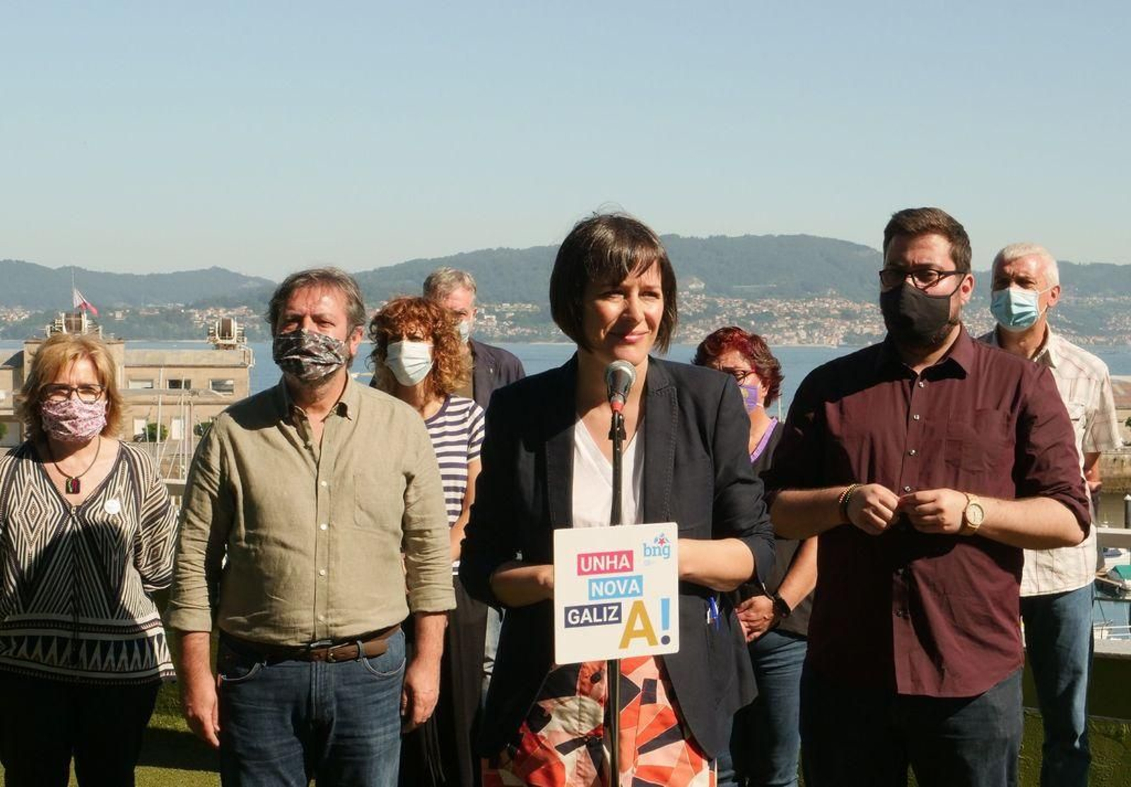 Ana Pontón, entre Luís Bará, cabeza de lista pola provincia de Pontevedra e o concelleiro vigués Xabier P. igrexas