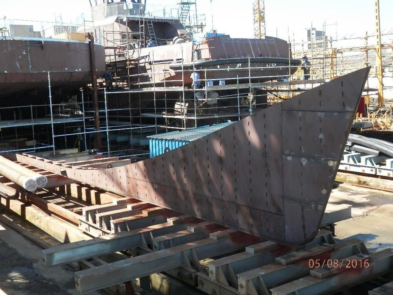 El astillero colocó ayer en su grada la quilla del barco que tiene 50 metros de eslora.